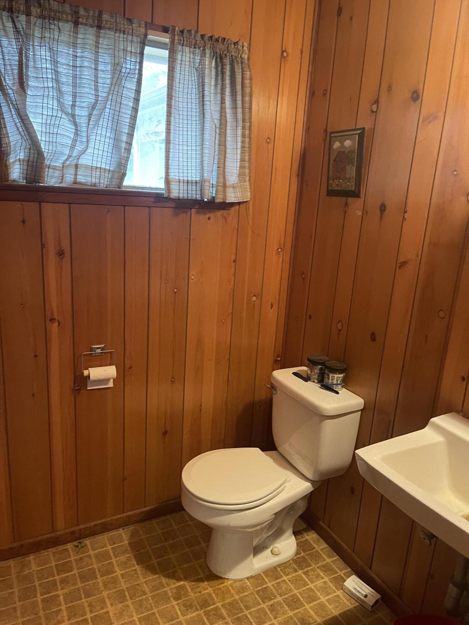 18200 Oklahoma Ave, Strathmore, CA 93267