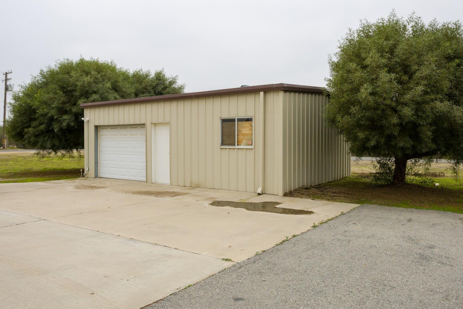 18200 Oklahoma Ave, Strathmore, CA 93267