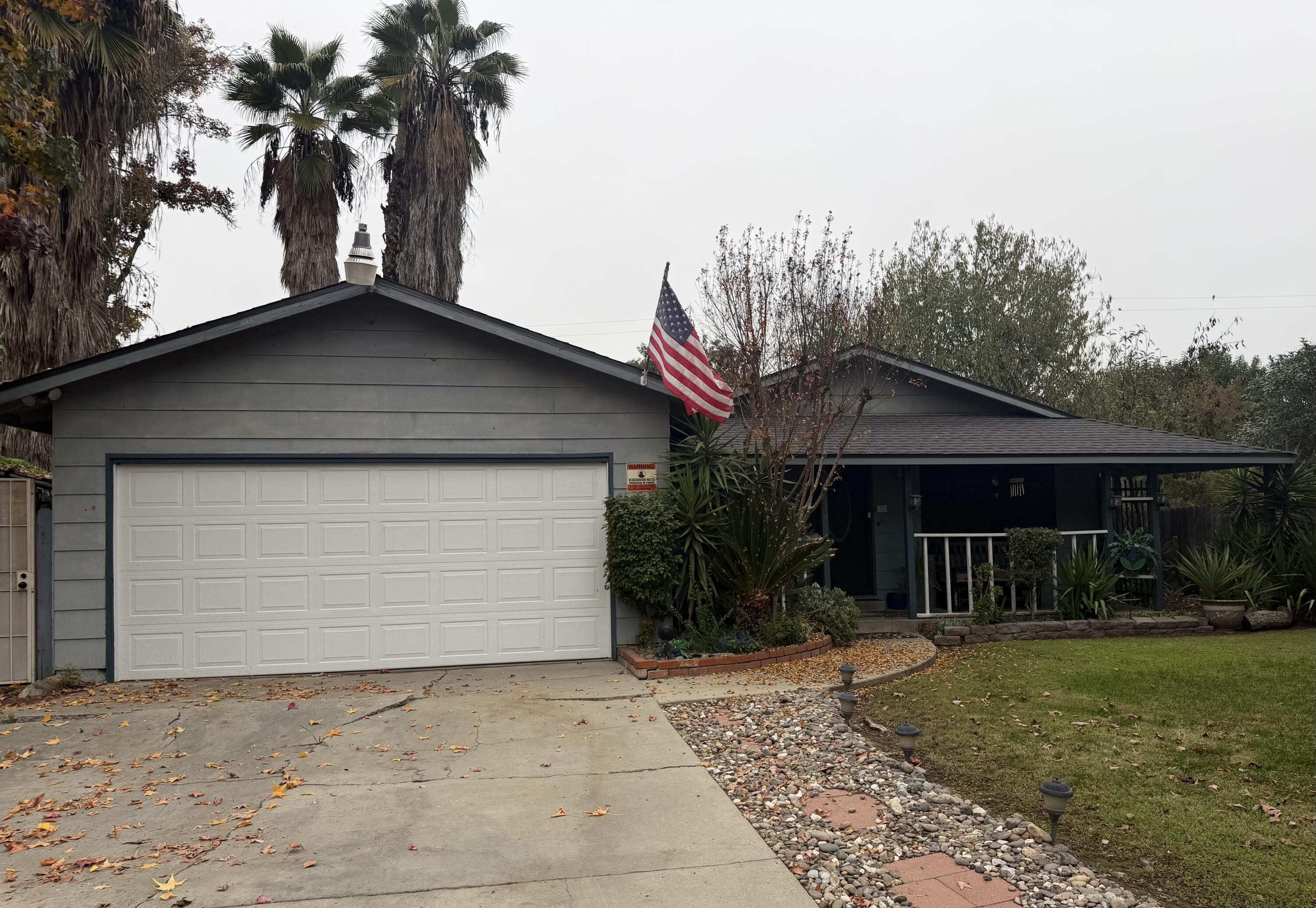 1534 W Canary Dr, Visalia, CA 93291