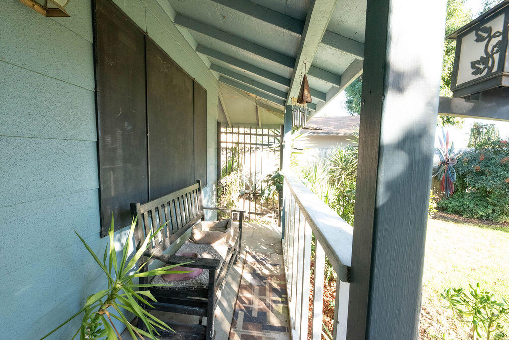 1534 W Canary Dr, Visalia, CA 93291