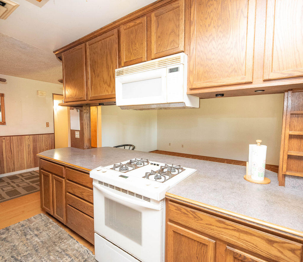 1534 W Canary Dr, Visalia, CA 93291