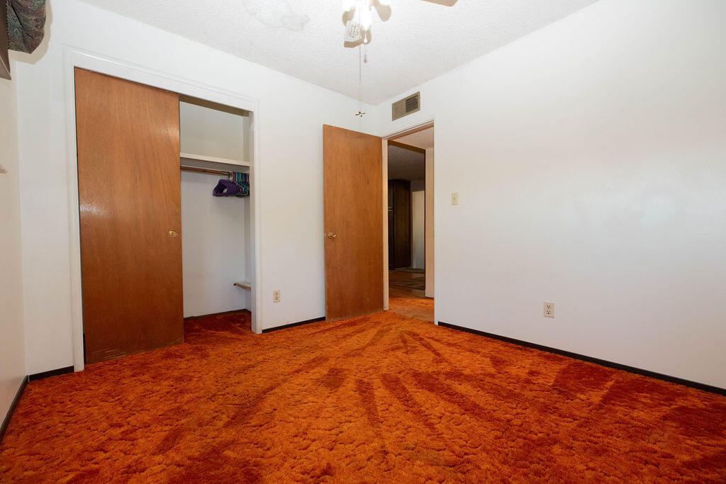 1534 W Canary Dr, Visalia, CA 93291