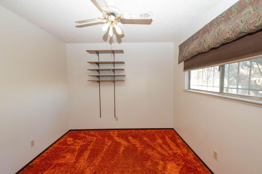 1534 W Canary Dr, Visalia, CA 93291