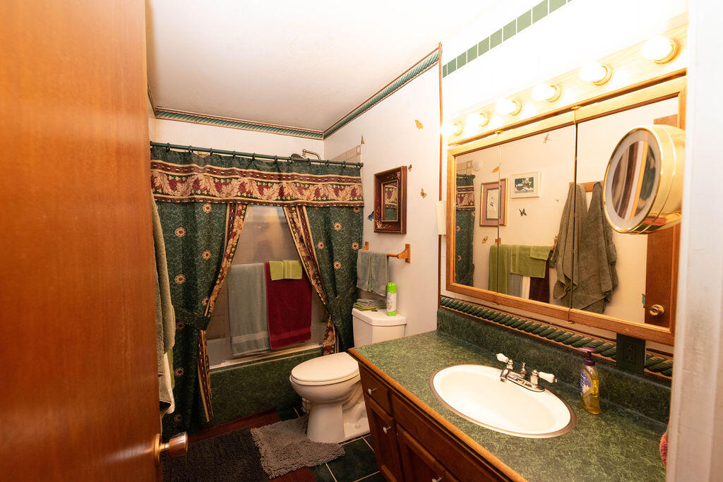 1534 W Canary Dr, Visalia, CA 93291