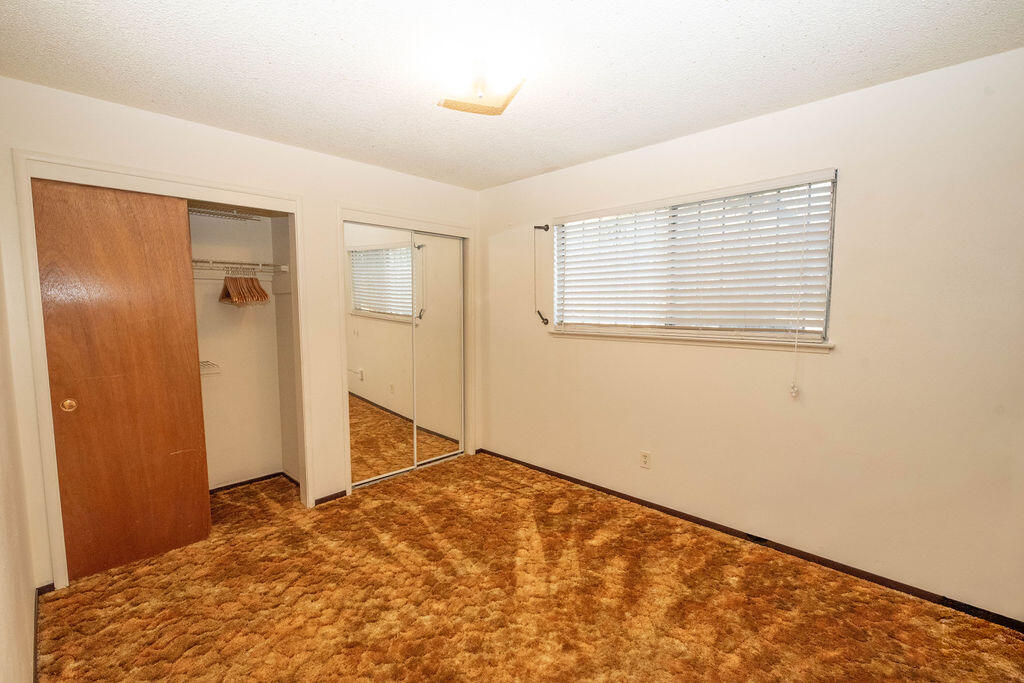 1534 W Canary Dr, Visalia, CA 93291