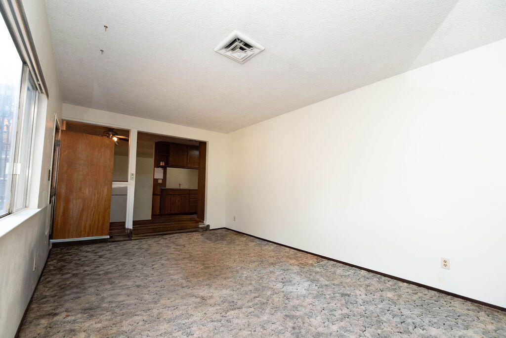 1534 W Canary Dr, Visalia, CA 93291