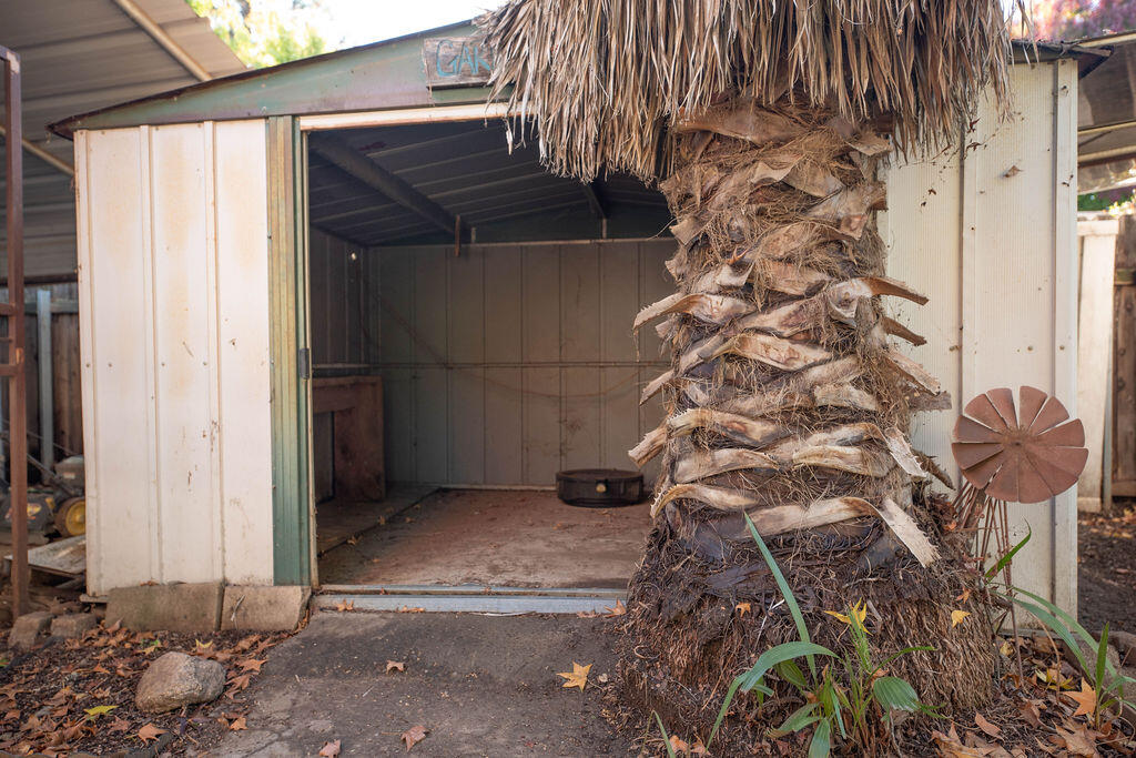 1534 W Canary Dr, Visalia, CA 93291