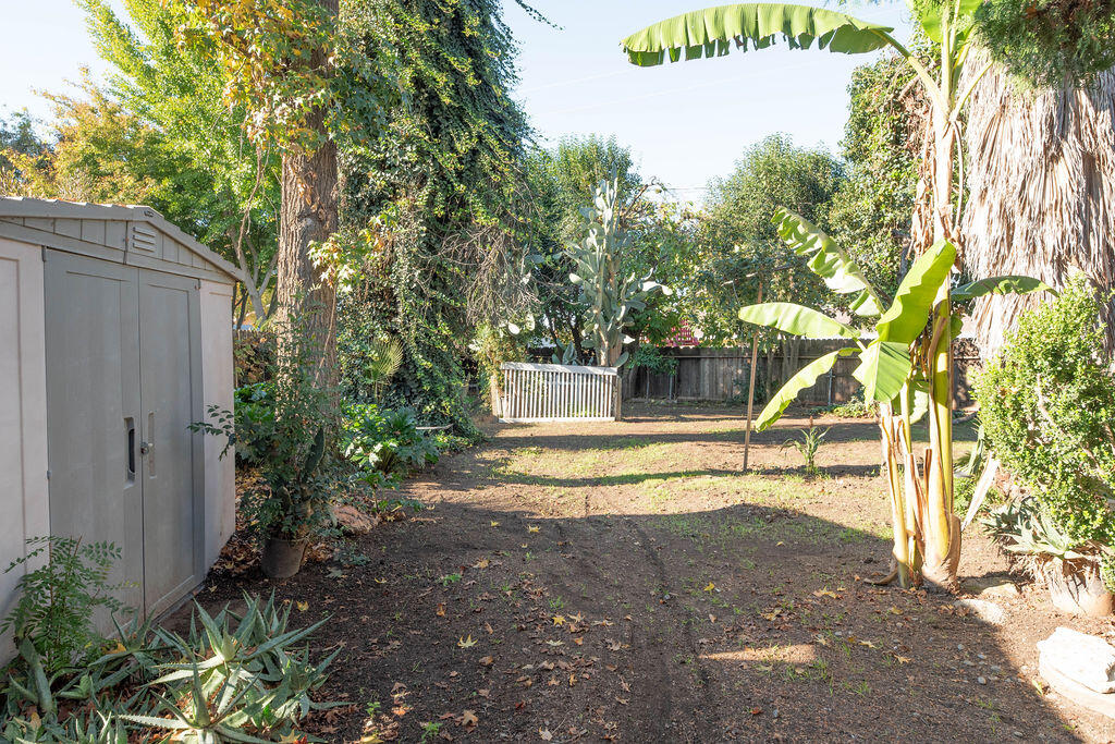 1534 W Canary Dr, Visalia, CA 93291