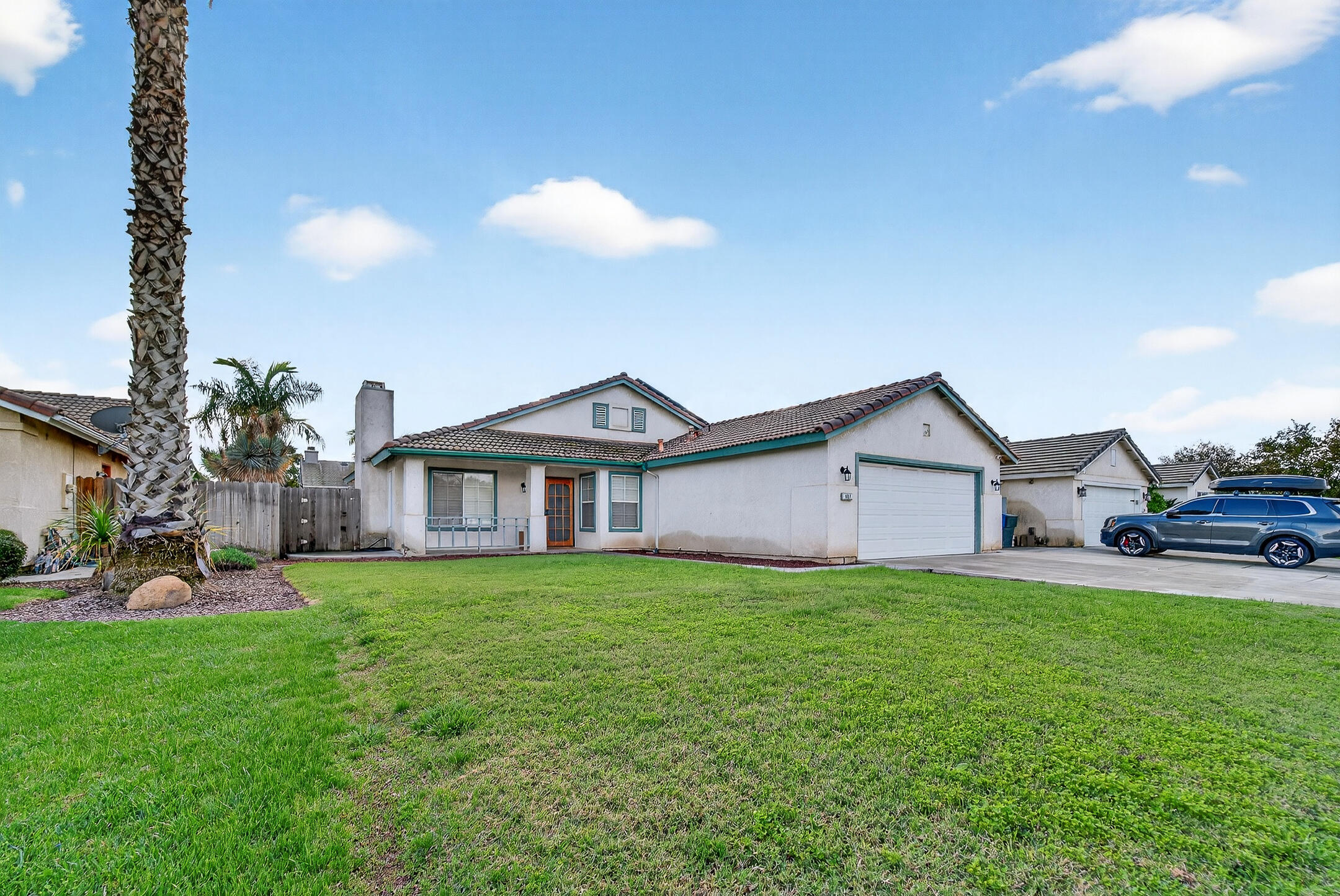 907 E Palm Dr, Hanford, CA 93230