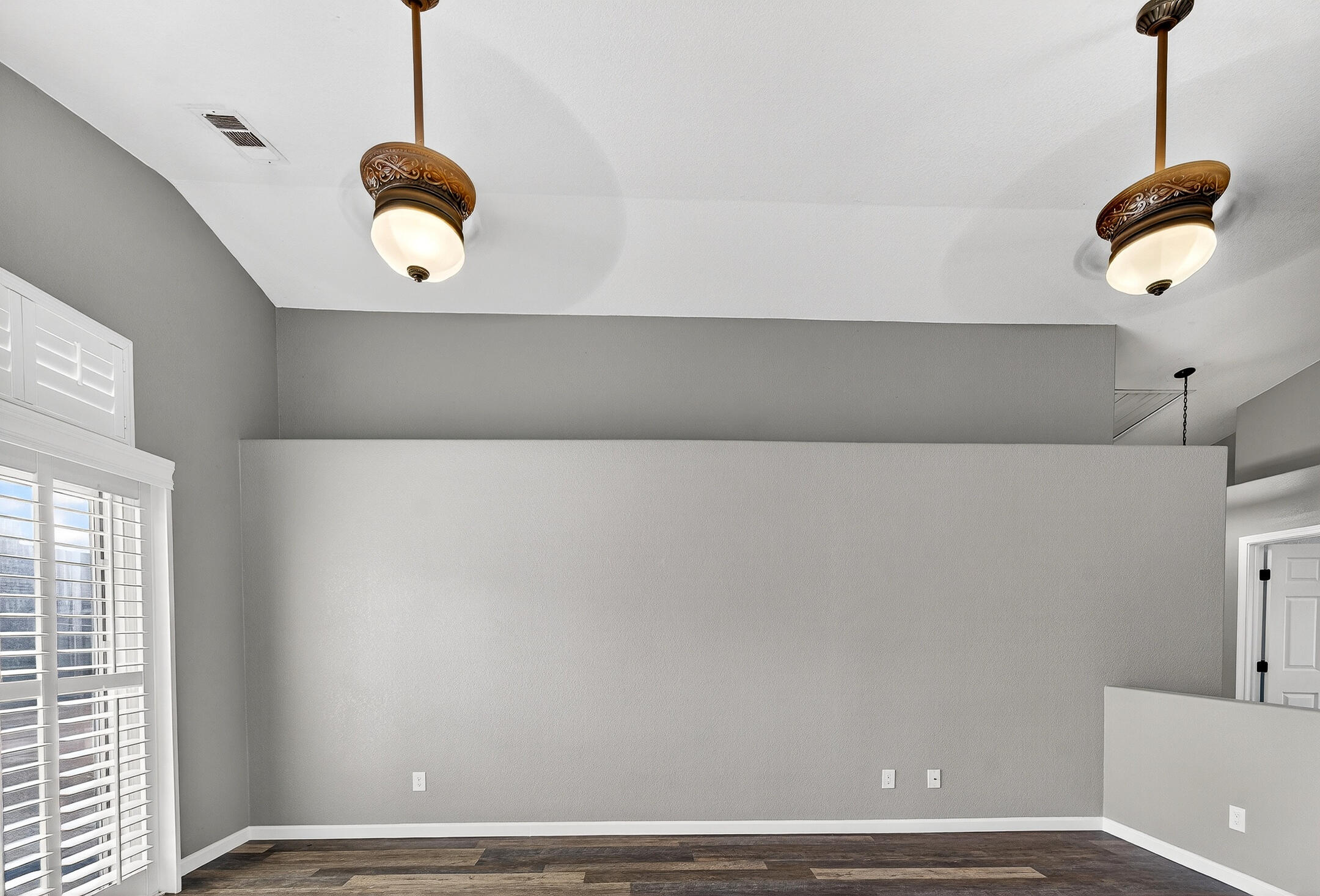 907 E Palm Dr, Hanford, CA 93230