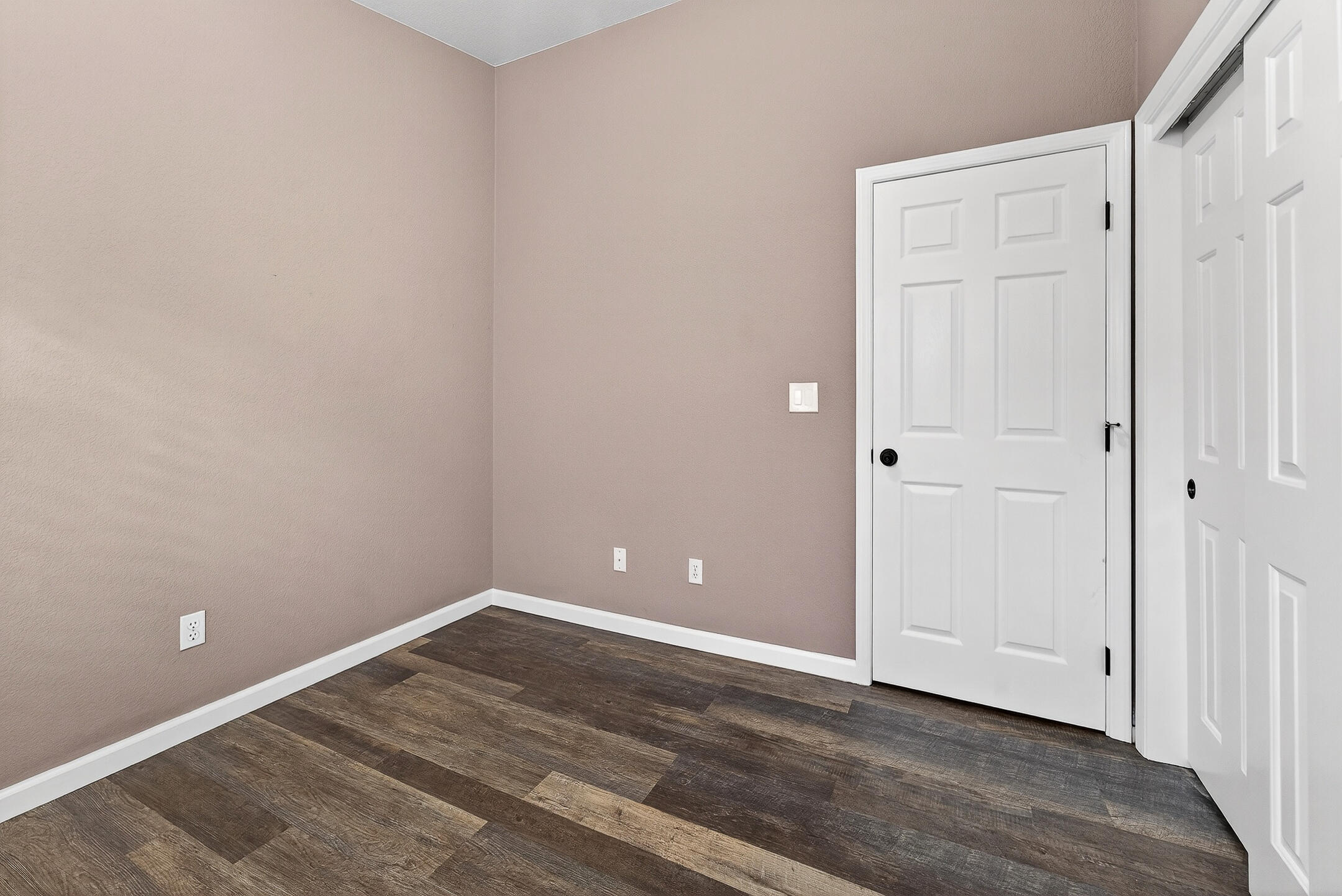 907 E Palm Dr, Hanford, CA 93230