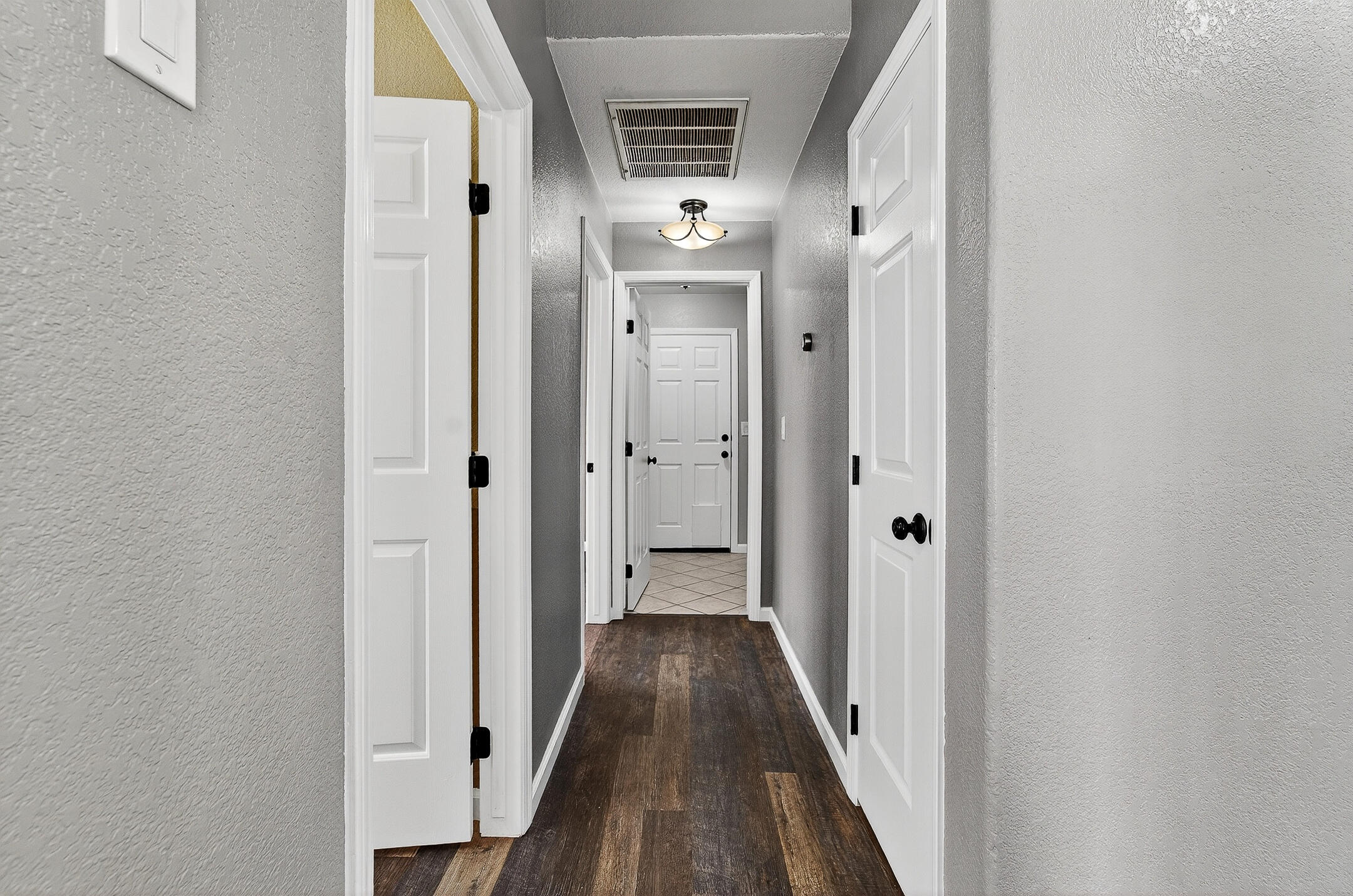 907 E Palm Dr, Hanford, CA 93230