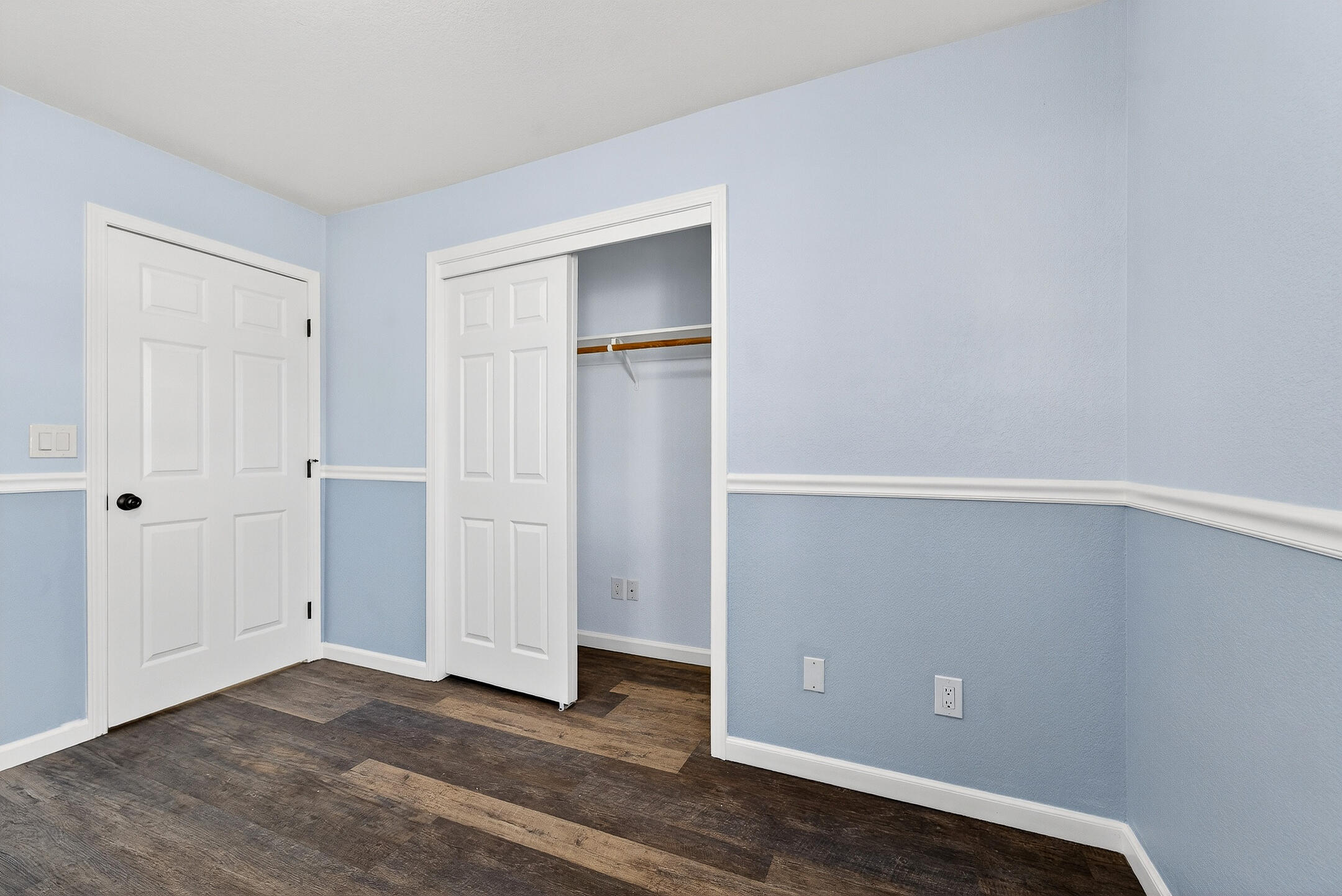 907 E Palm Dr, Hanford, CA 93230