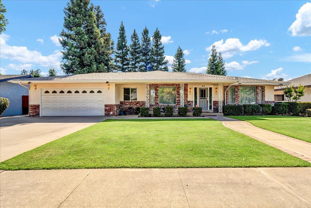 45 Lyon Ave, Sanger, CA 93657