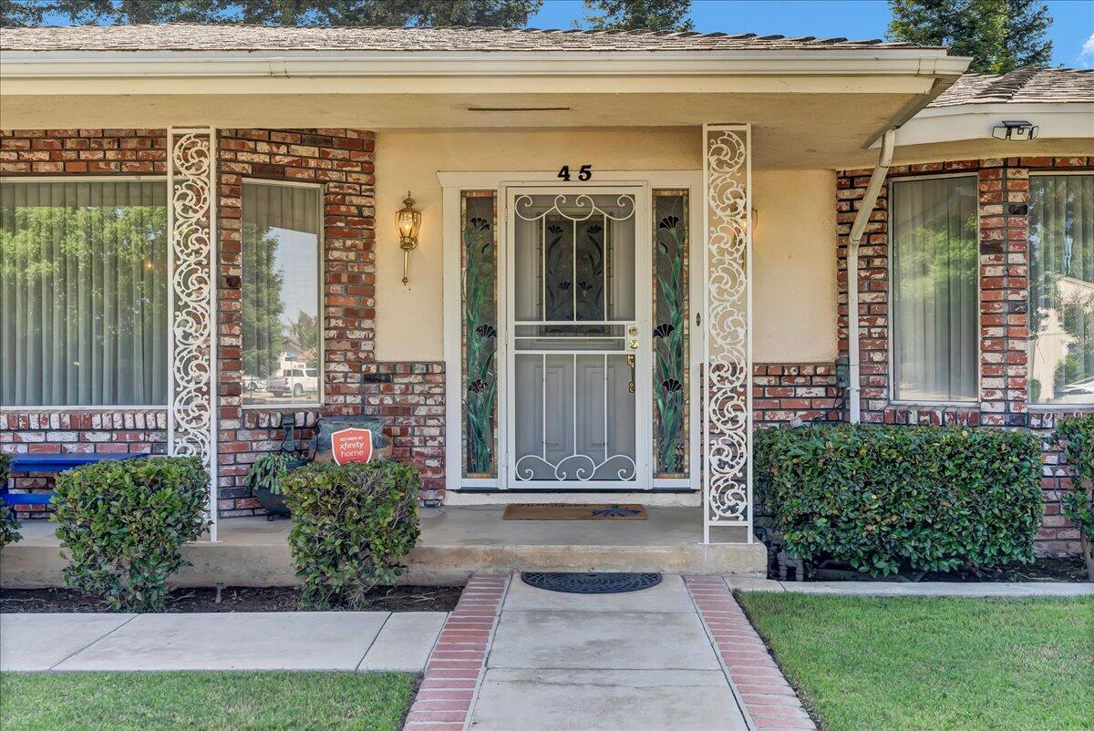 45 Lyon Ave, Sanger, CA 93657