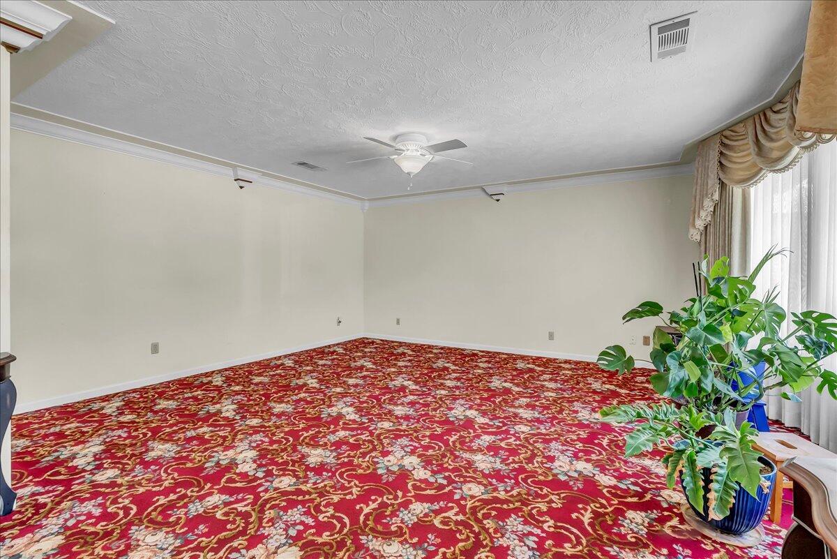 45 Lyon Ave, Sanger, CA 93657