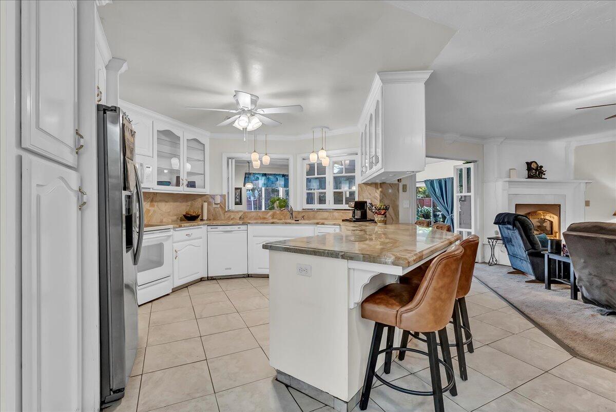 45 Lyon Ave, Sanger, CA 93657