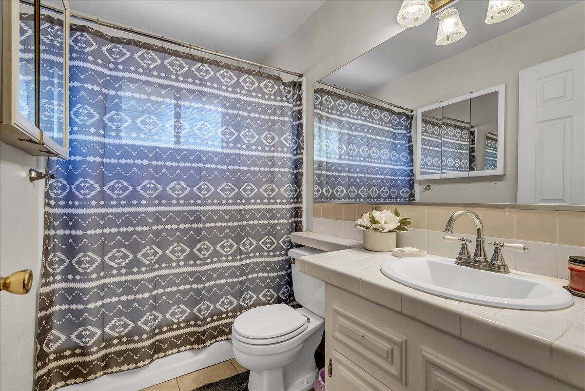 45 Lyon Ave, Sanger, CA 93657