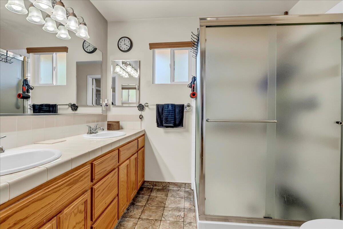 45 Lyon Ave, Sanger, CA 93657