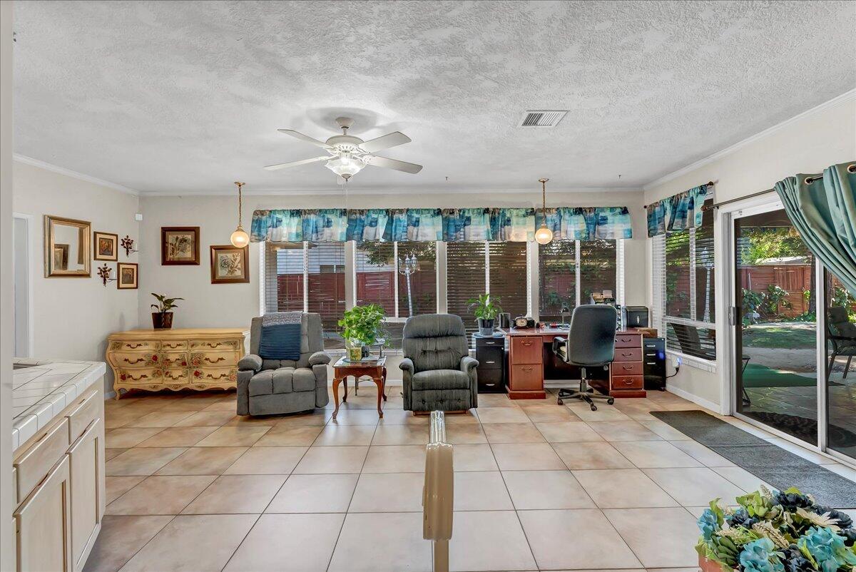 45 Lyon Ave, Sanger, CA 93657