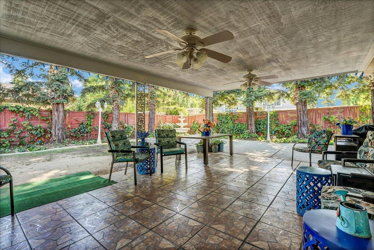 45 Lyon Ave, Sanger, CA 93657