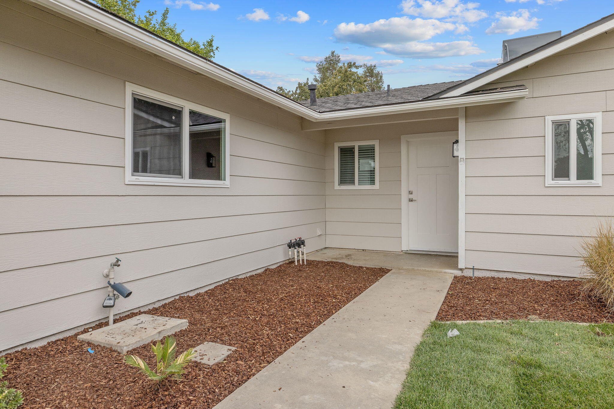 4024 W Howard Ave, Visalia, CA 93277