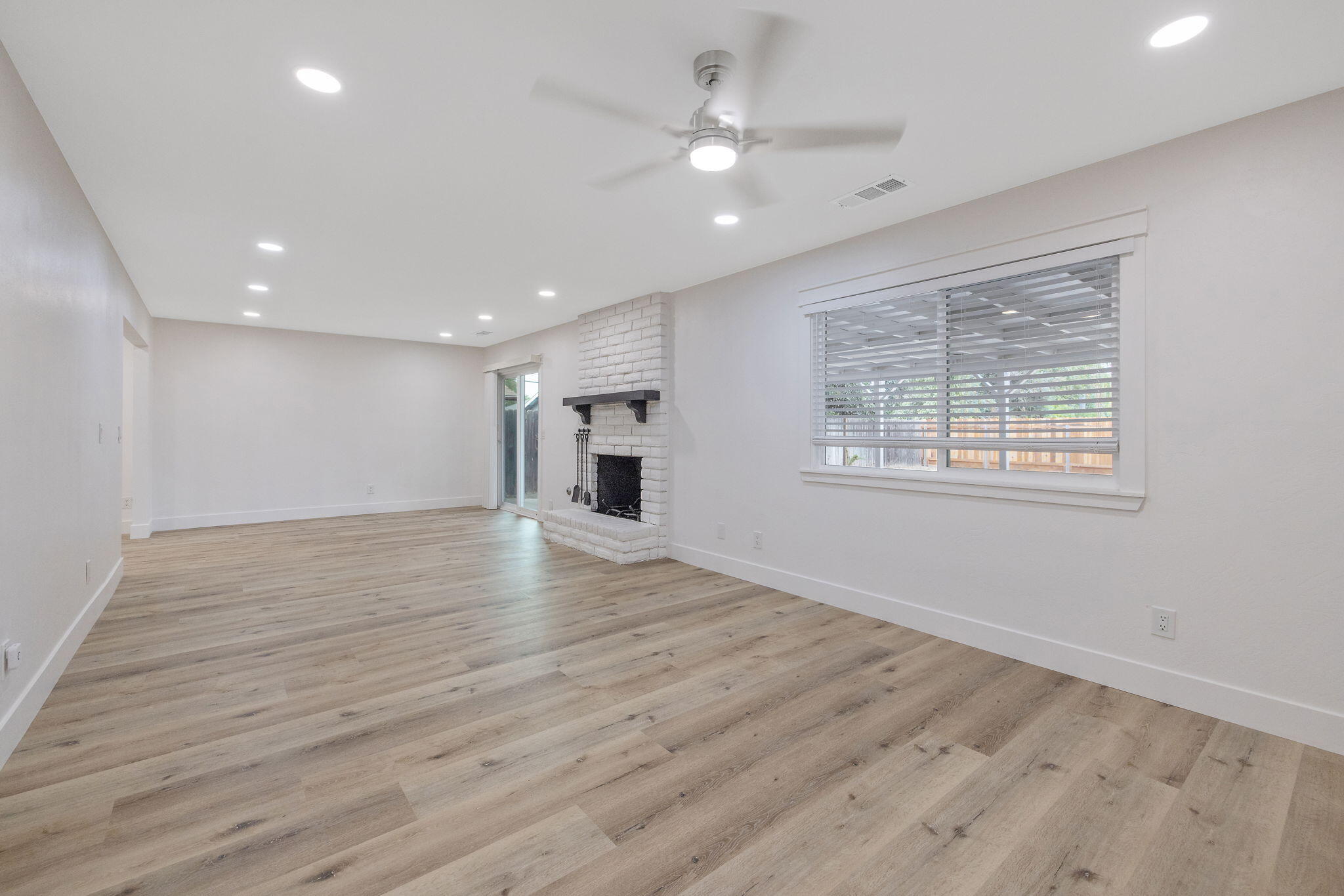 4024 W Howard Ave, Visalia, CA 93277