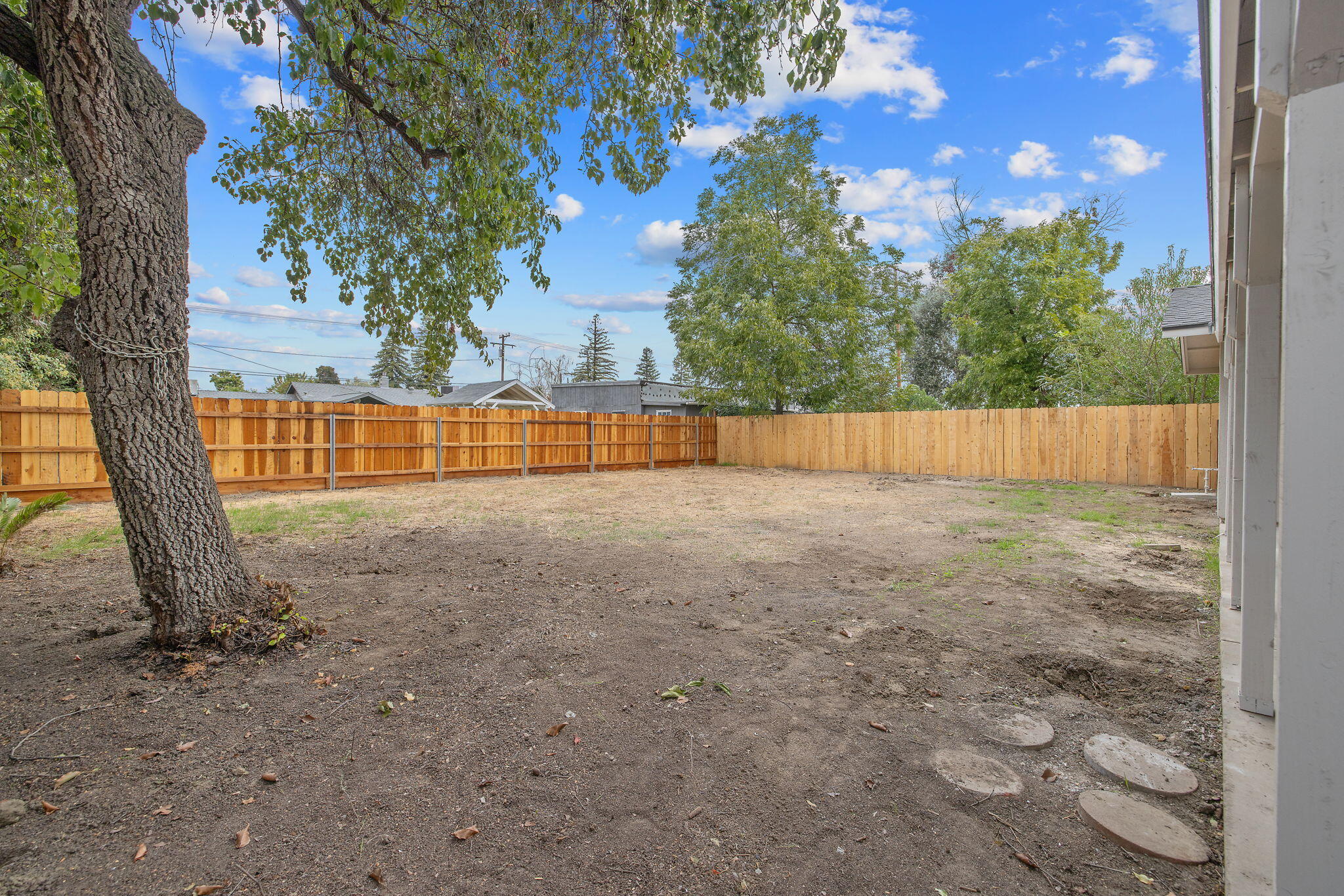 4024 W Howard Ave, Visalia, CA 93277