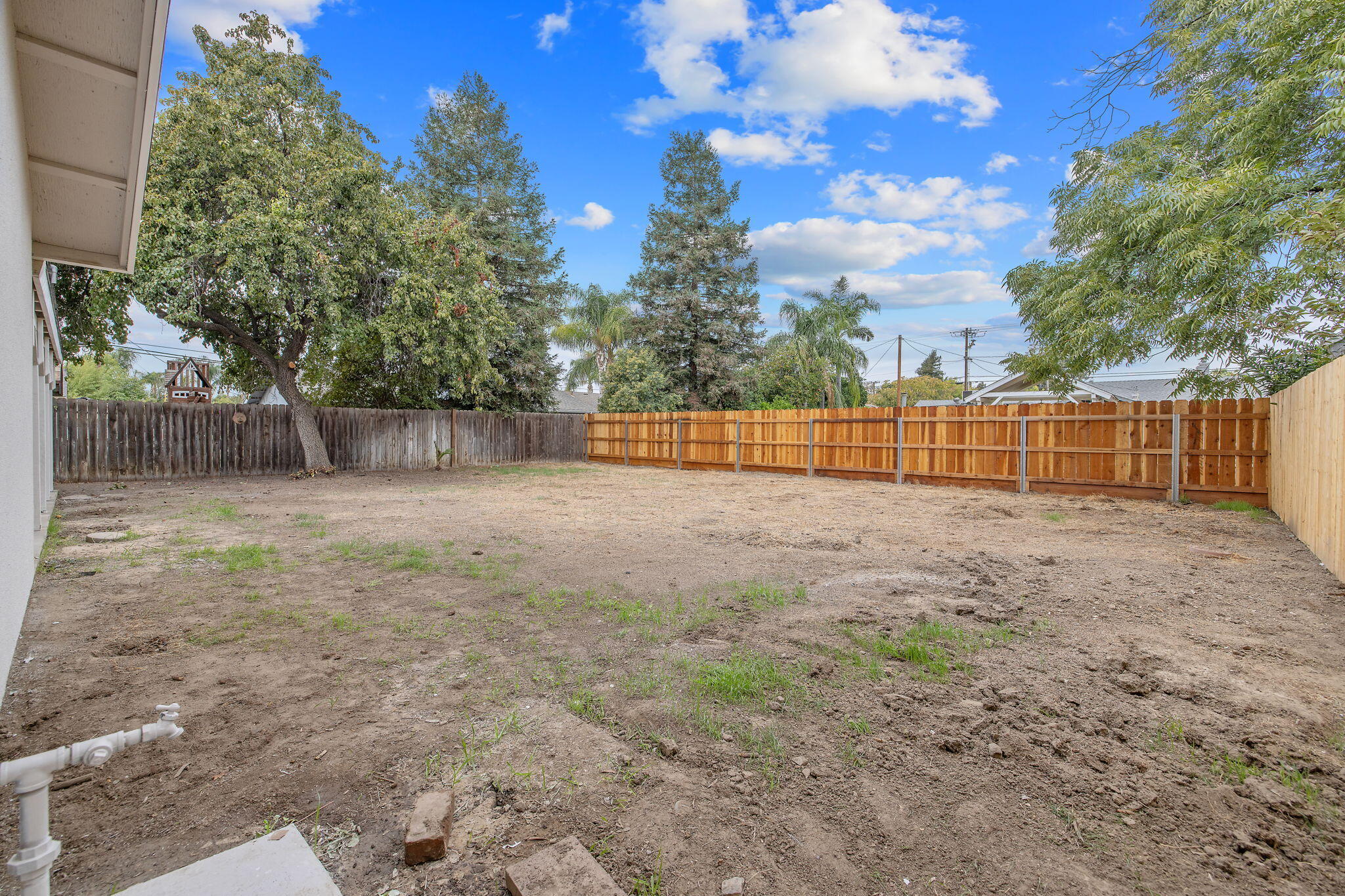 4024 W Howard Ave, Visalia, CA 93277