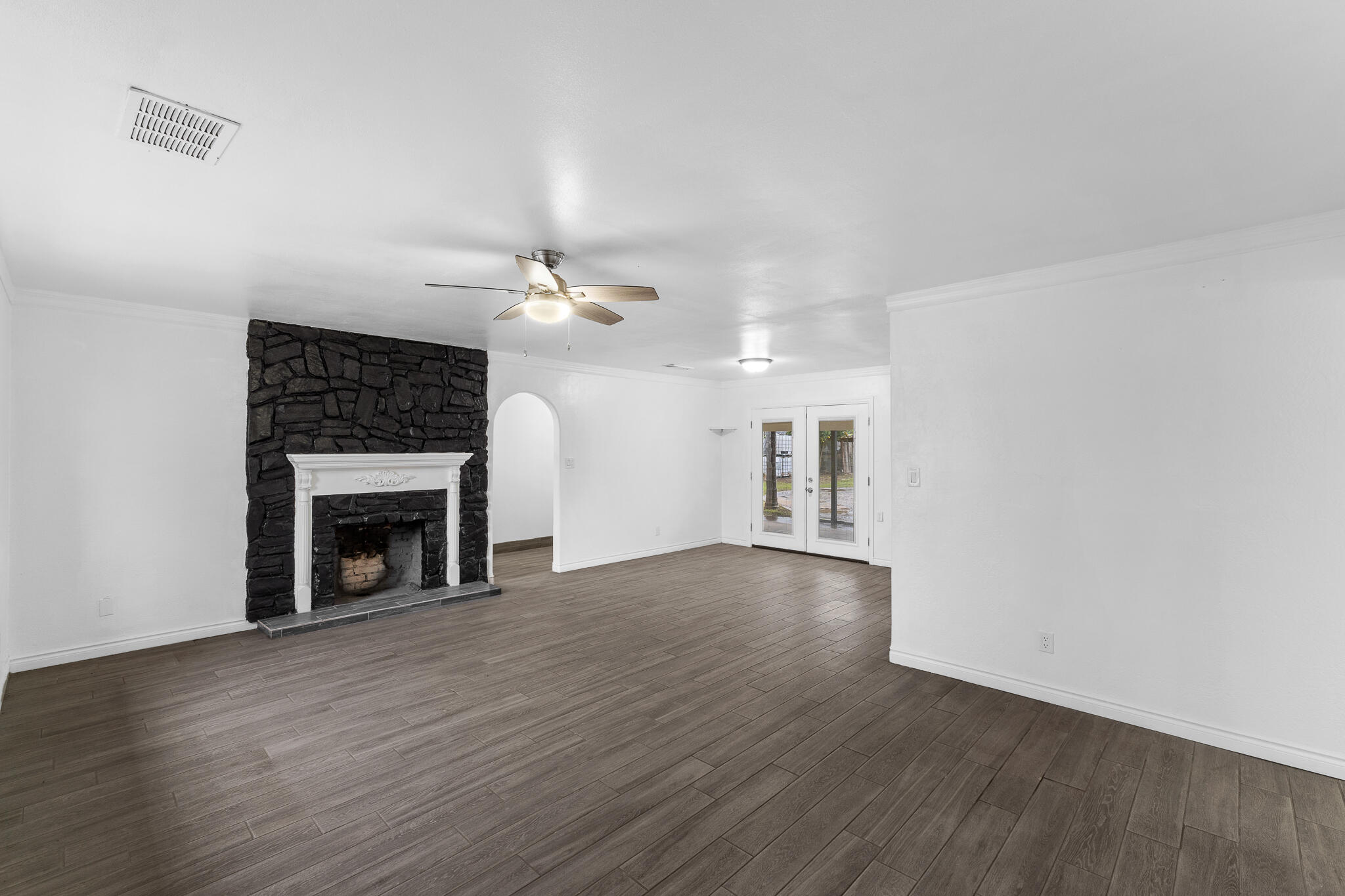 25681 Hypericum St, Visalia, CA 93292