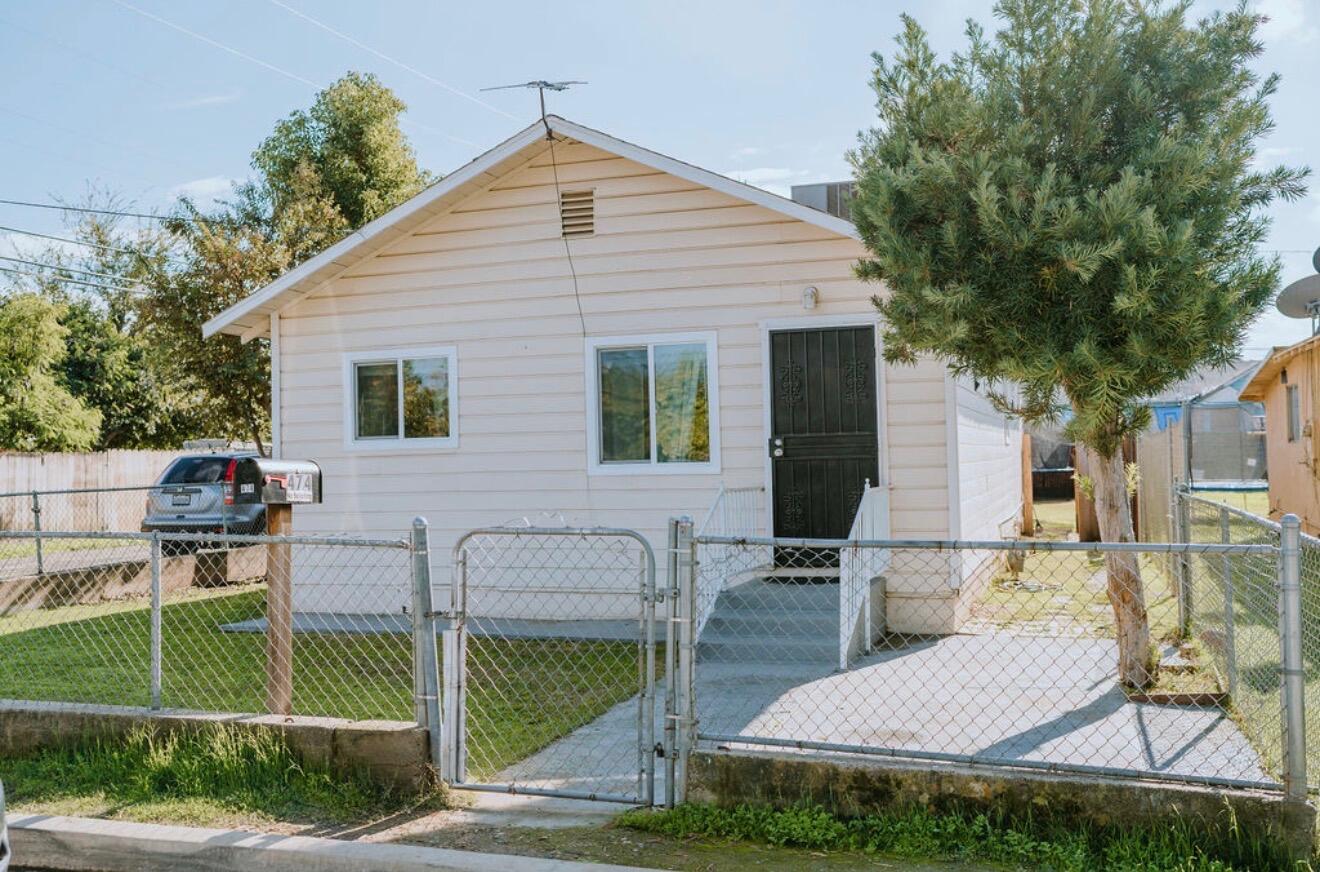 474 First St, Lindsay, CA 93247