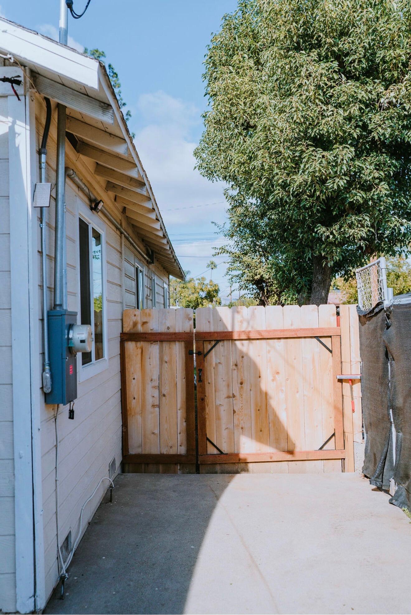 474 First St, Lindsay, CA 93247