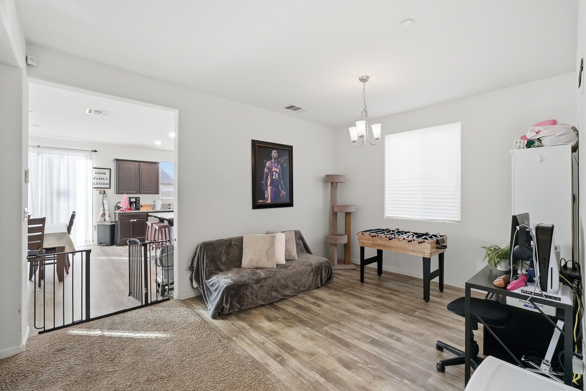 2145 N Rinaldi Ct, Visalia, CA 93291