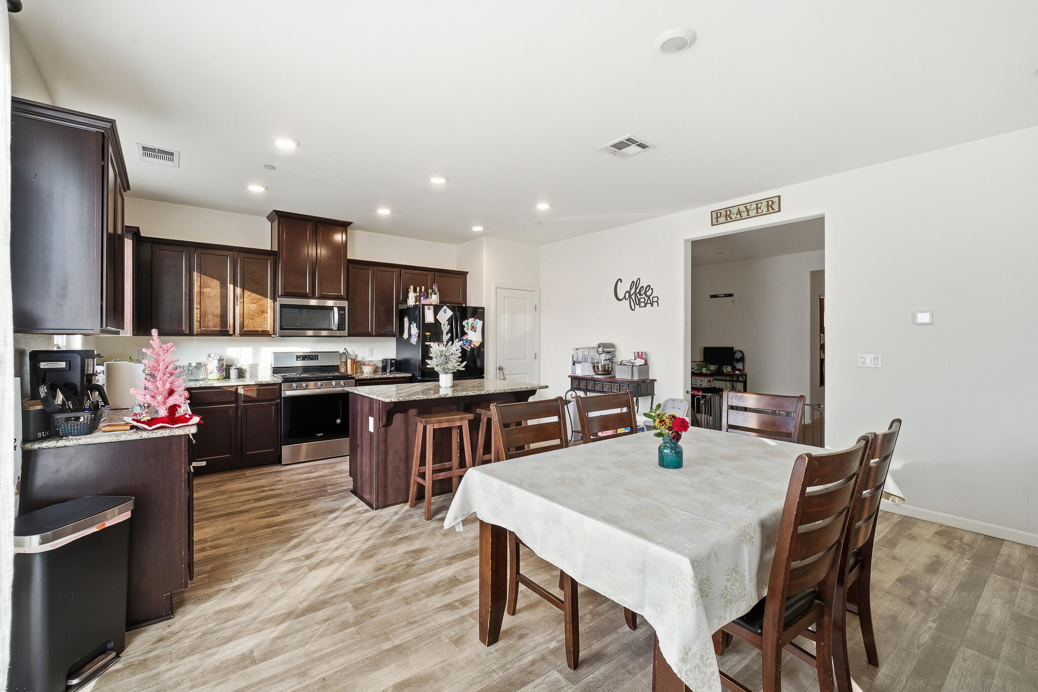 2145 N Rinaldi Ct, Visalia, CA 93291