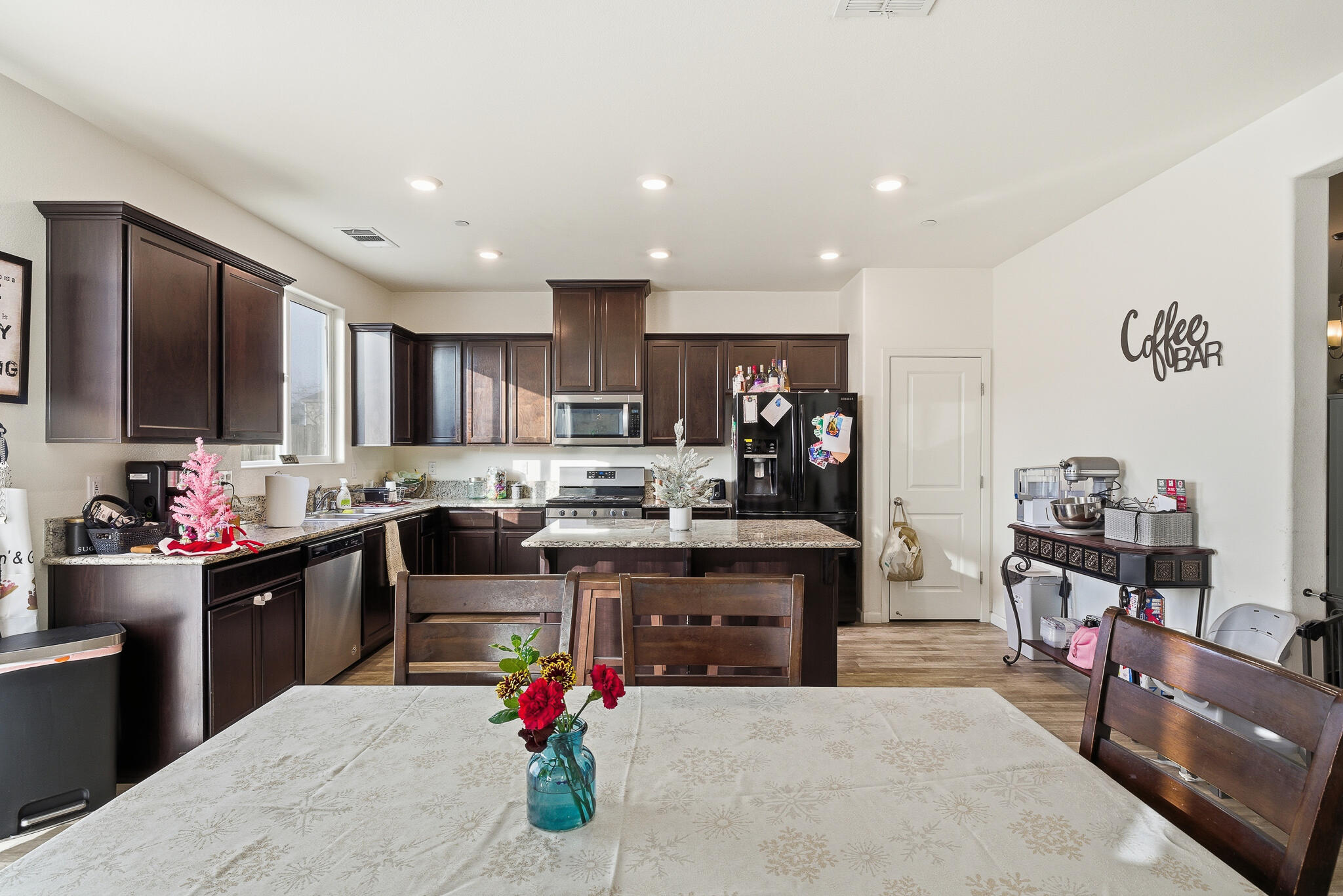 2145 N Rinaldi Ct, Visalia, CA 93291