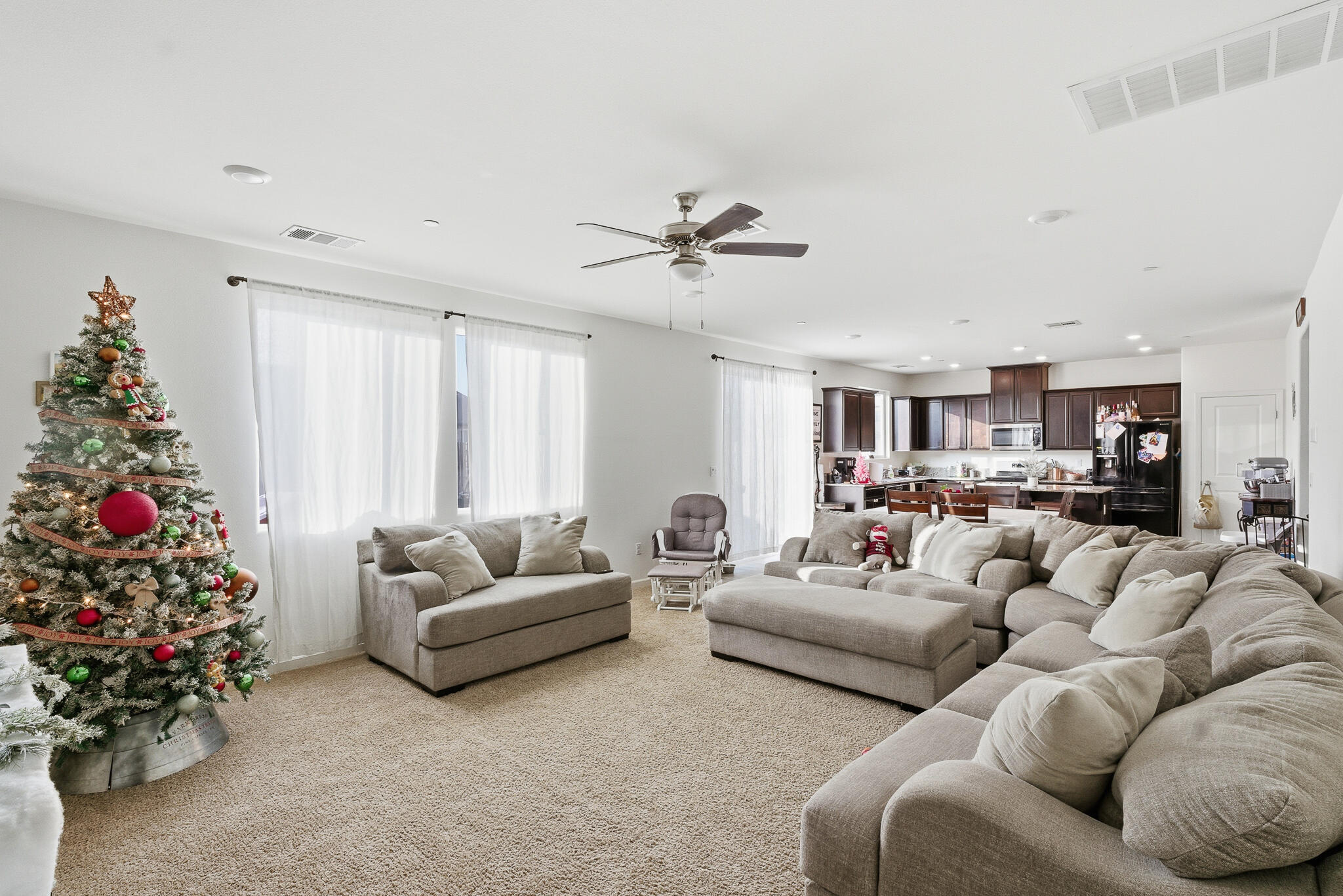 2145 N Rinaldi Ct, Visalia, CA 93291