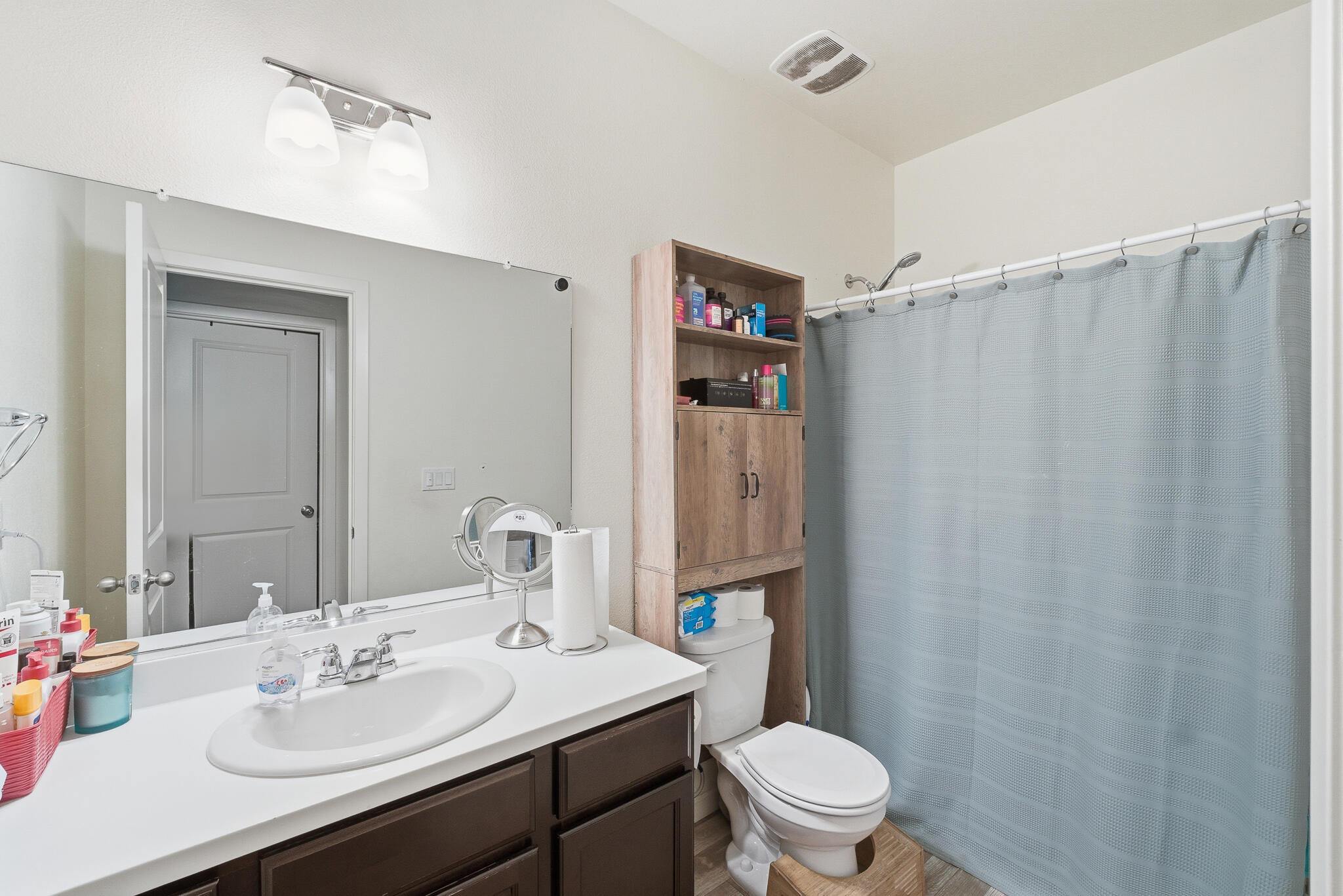 2145 N Rinaldi Ct, Visalia, CA 93291