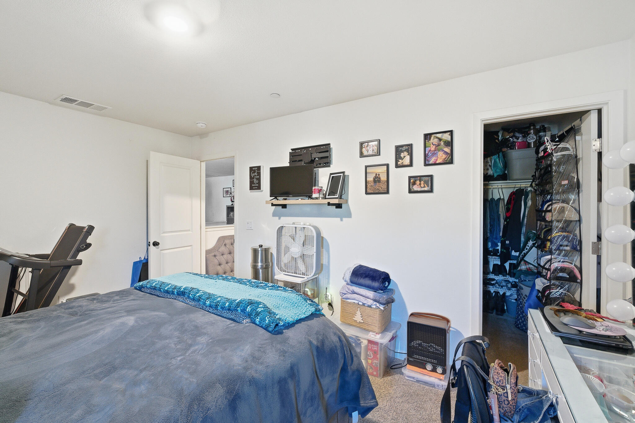 2145 N Rinaldi Ct, Visalia, CA 93291