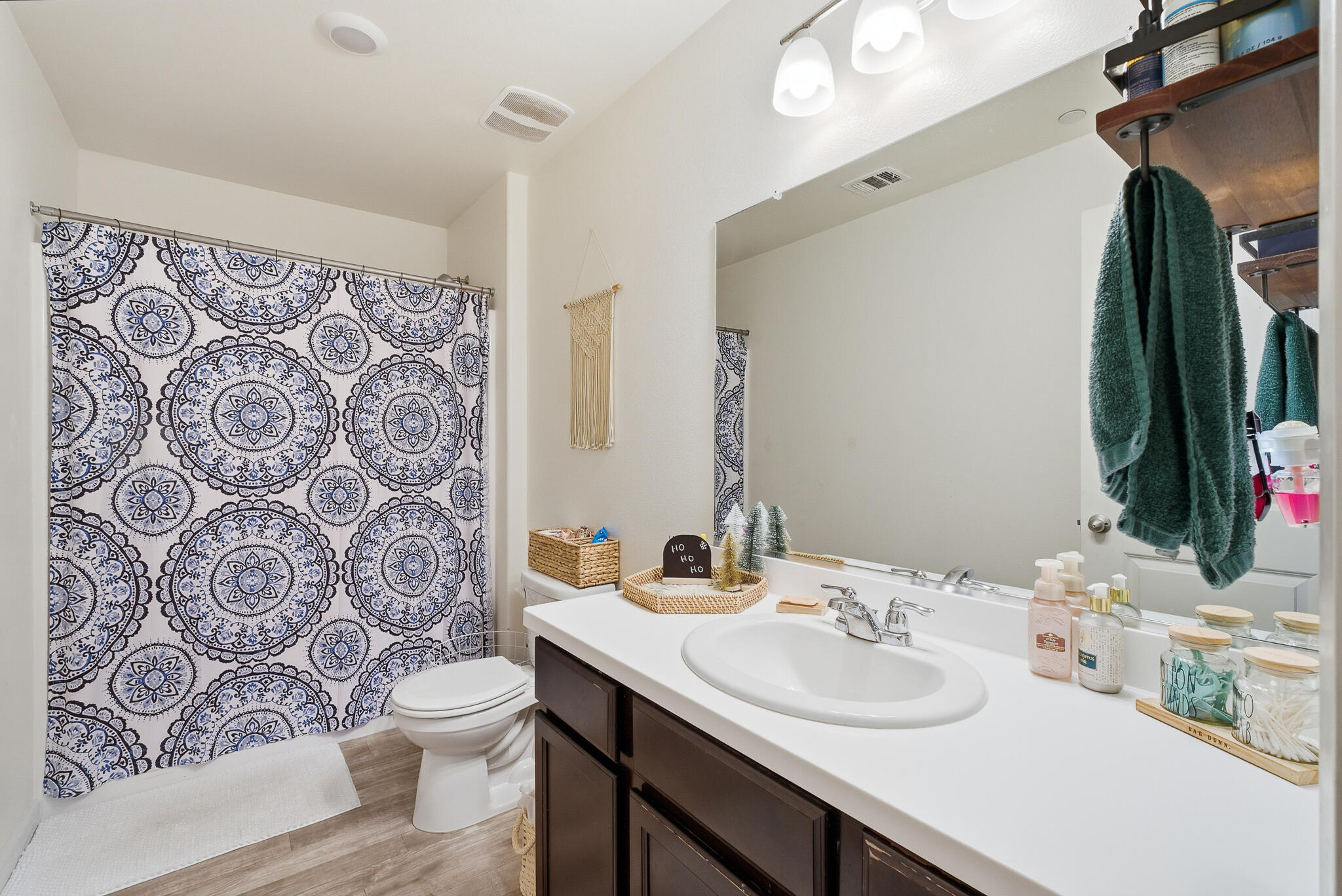 2145 N Rinaldi Ct, Visalia, CA 93291