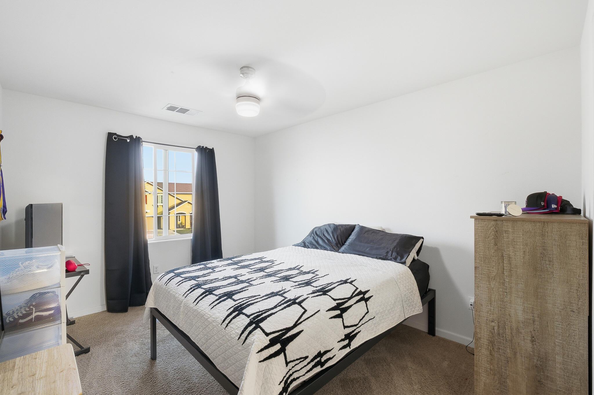 2145 N Rinaldi Ct, Visalia, CA 93291