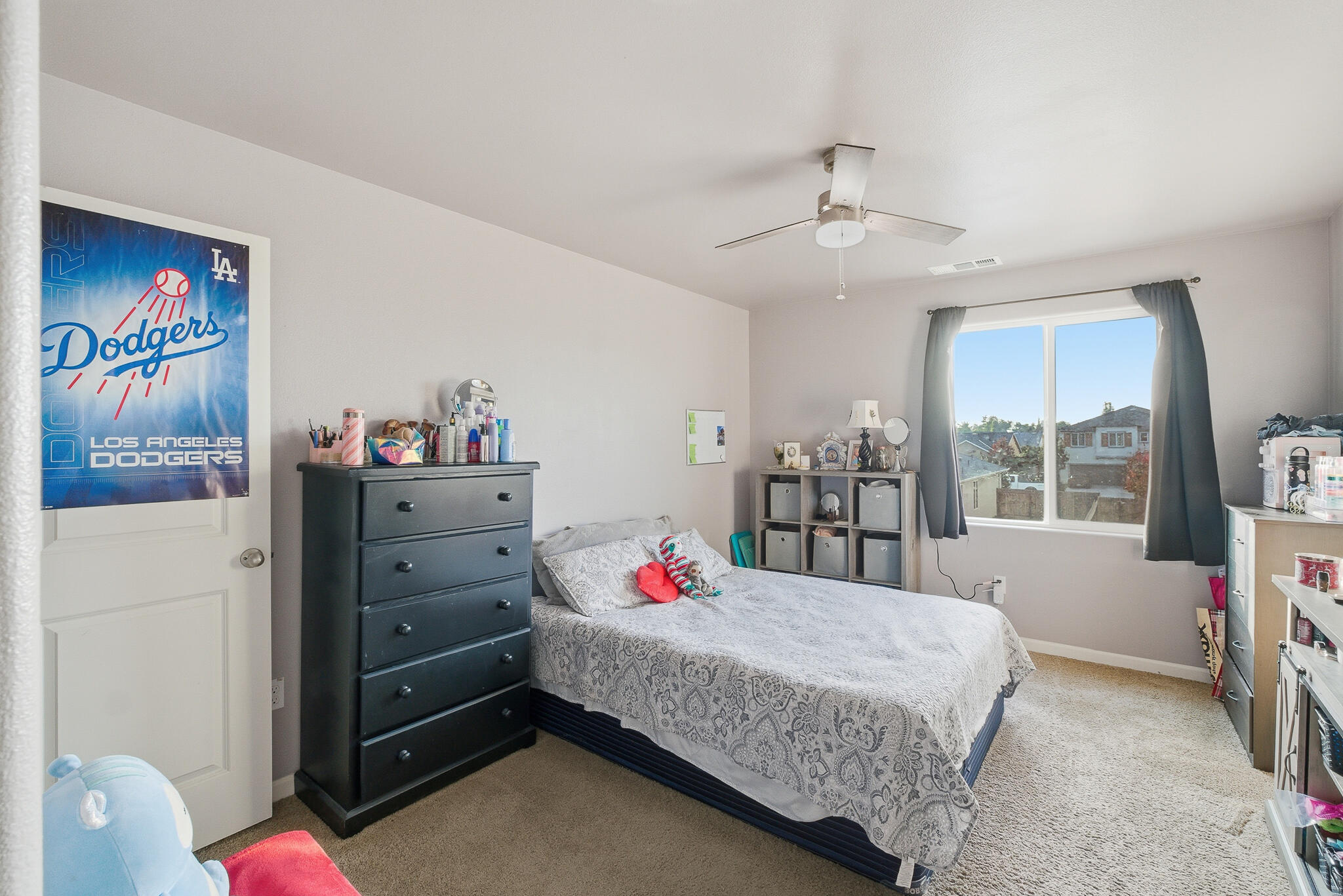 2145 N Rinaldi Ct, Visalia, CA 93291