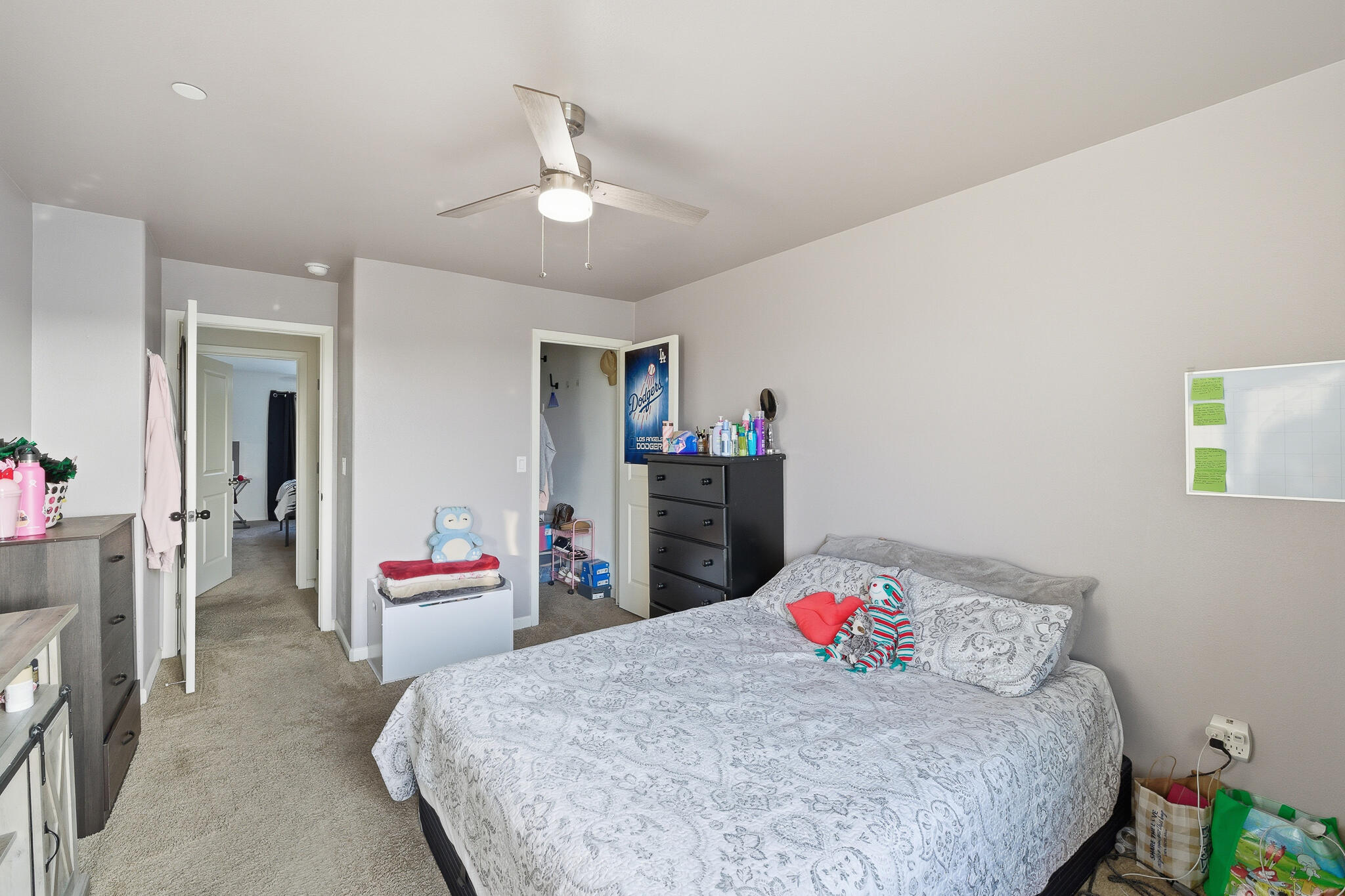 2145 N Rinaldi Ct, Visalia, CA 93291