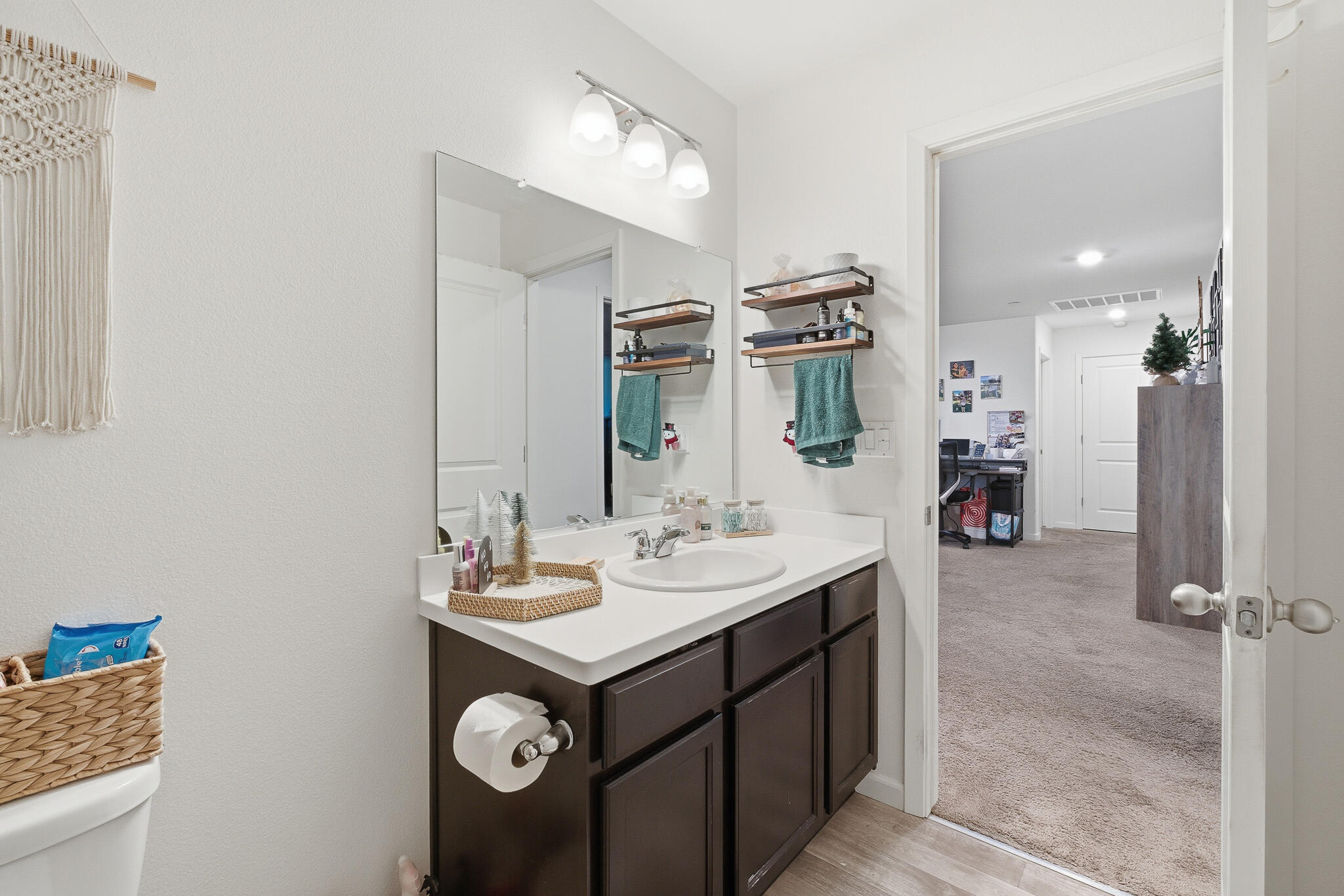 2145 N Rinaldi Ct, Visalia, CA 93291