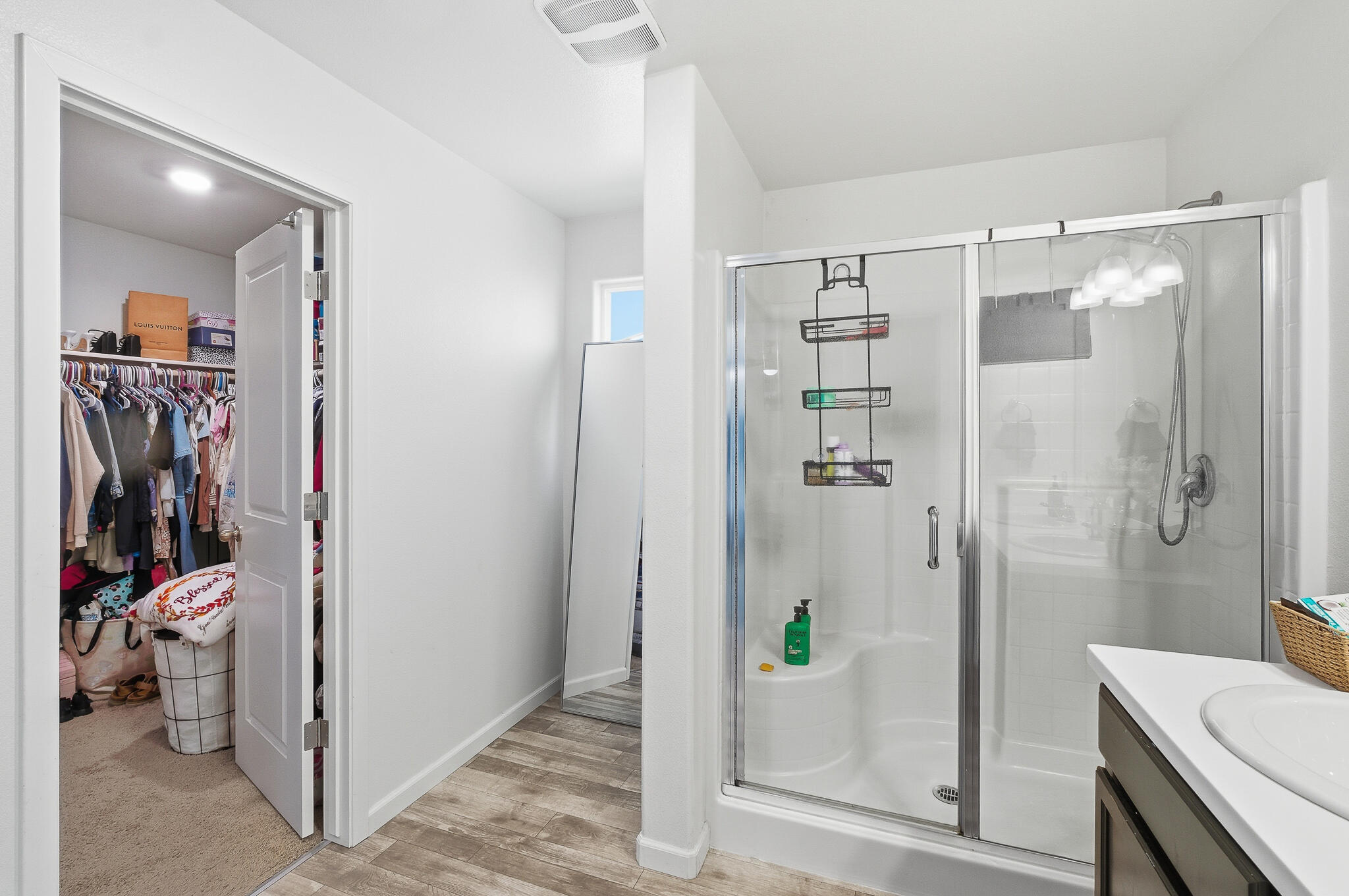 2145 N Rinaldi Ct, Visalia, CA 93291