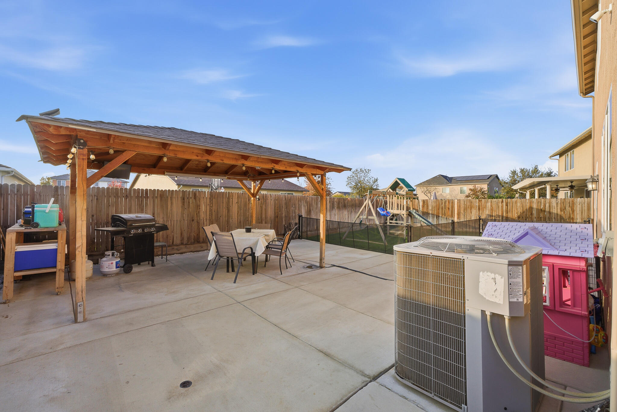 2145 N Rinaldi Ct, Visalia, CA 93291