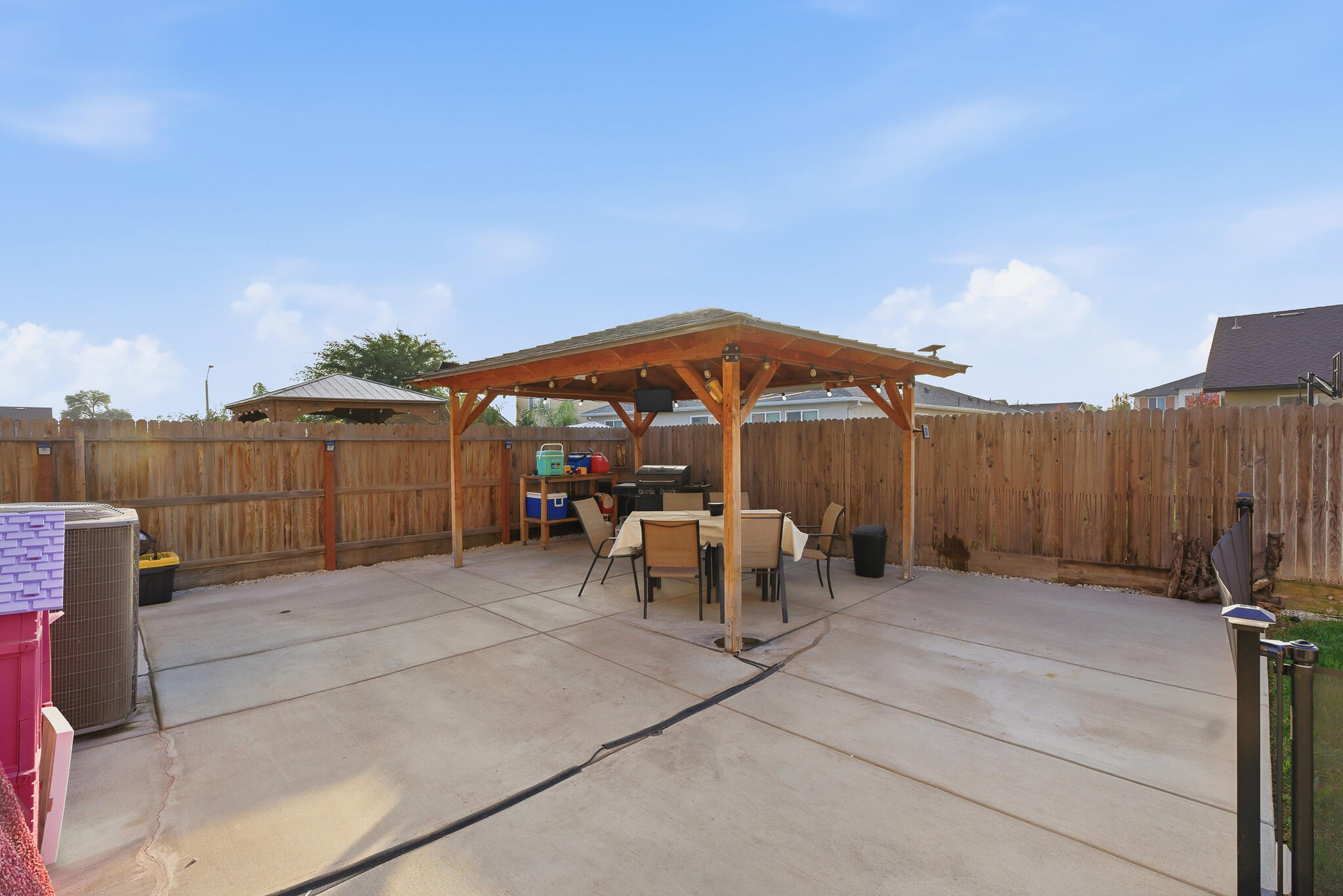 2145 N Rinaldi Ct, Visalia, CA 93291