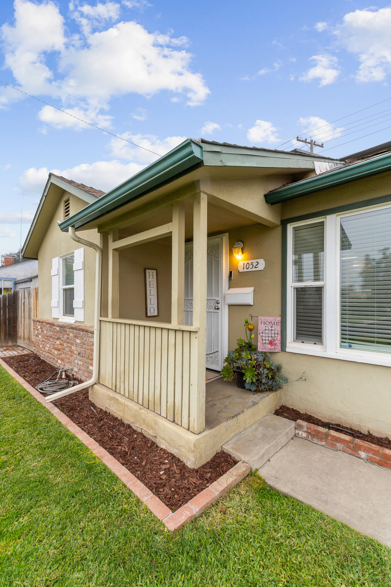 1052 E Apricot Ave, Tulare, CA 93274