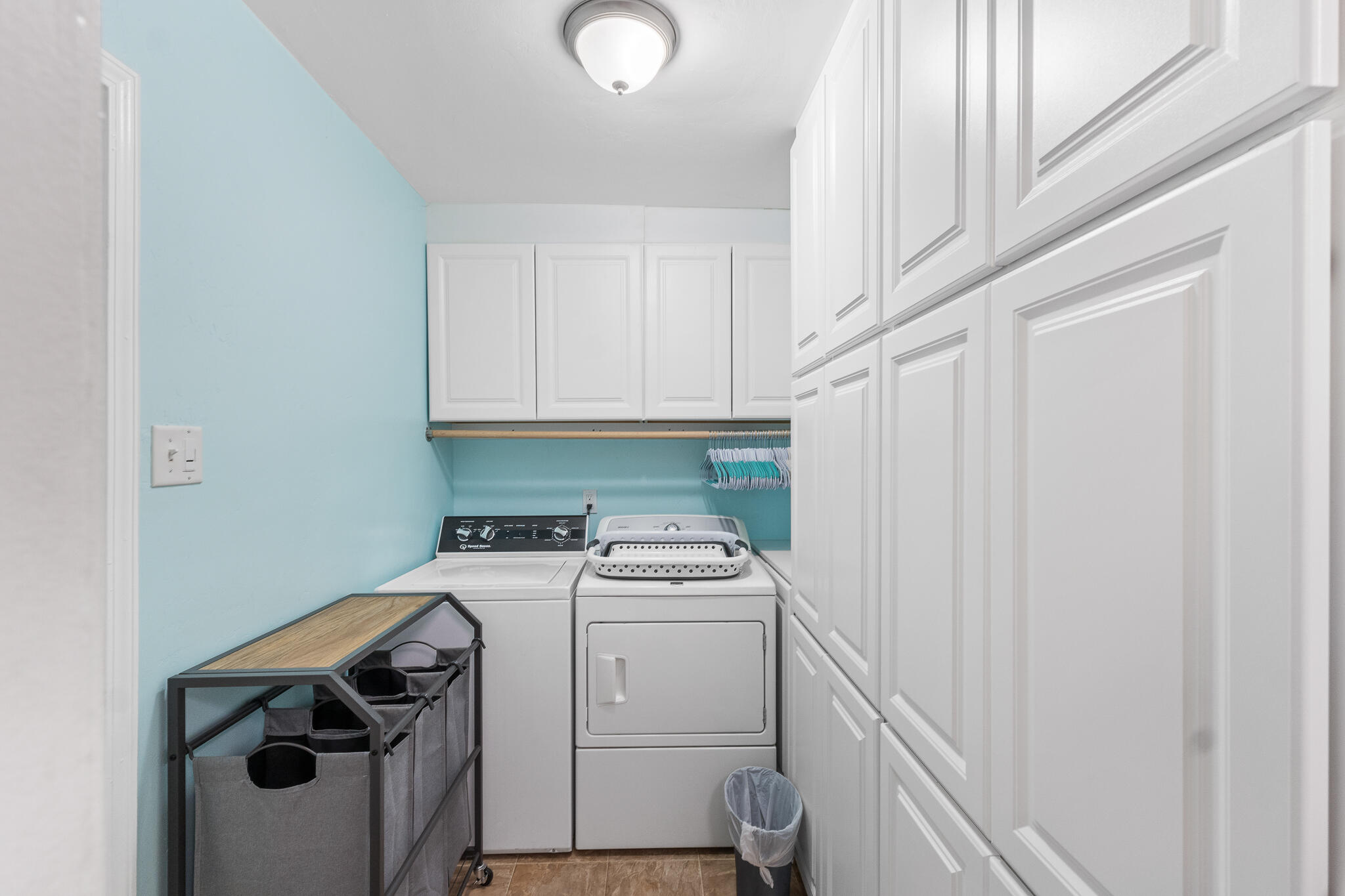 1052 E Apricot Ave, Tulare, CA 93274