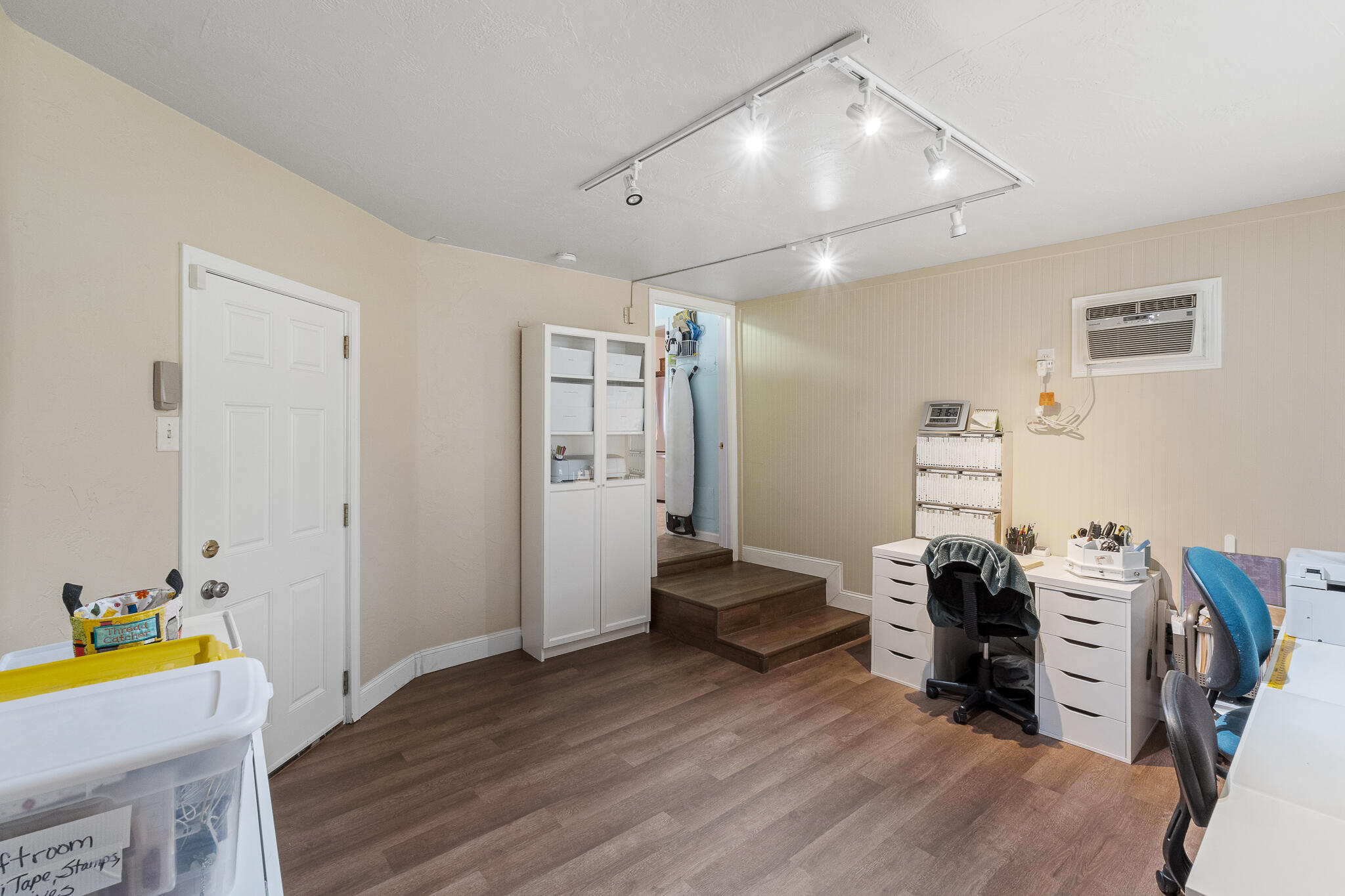 1052 E Apricot Ave, Tulare, CA 93274