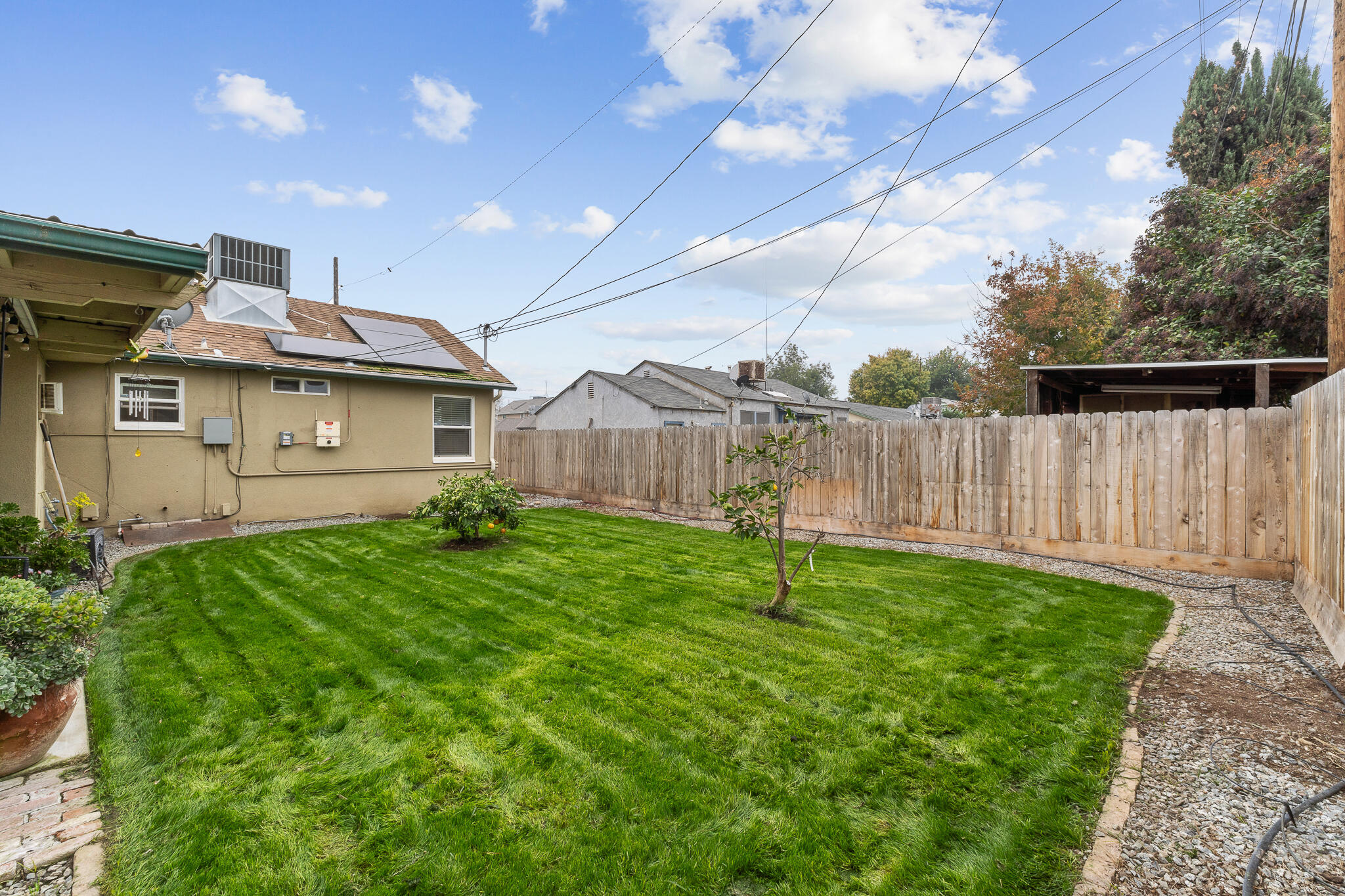 1052 E Apricot Ave, Tulare, CA 93274